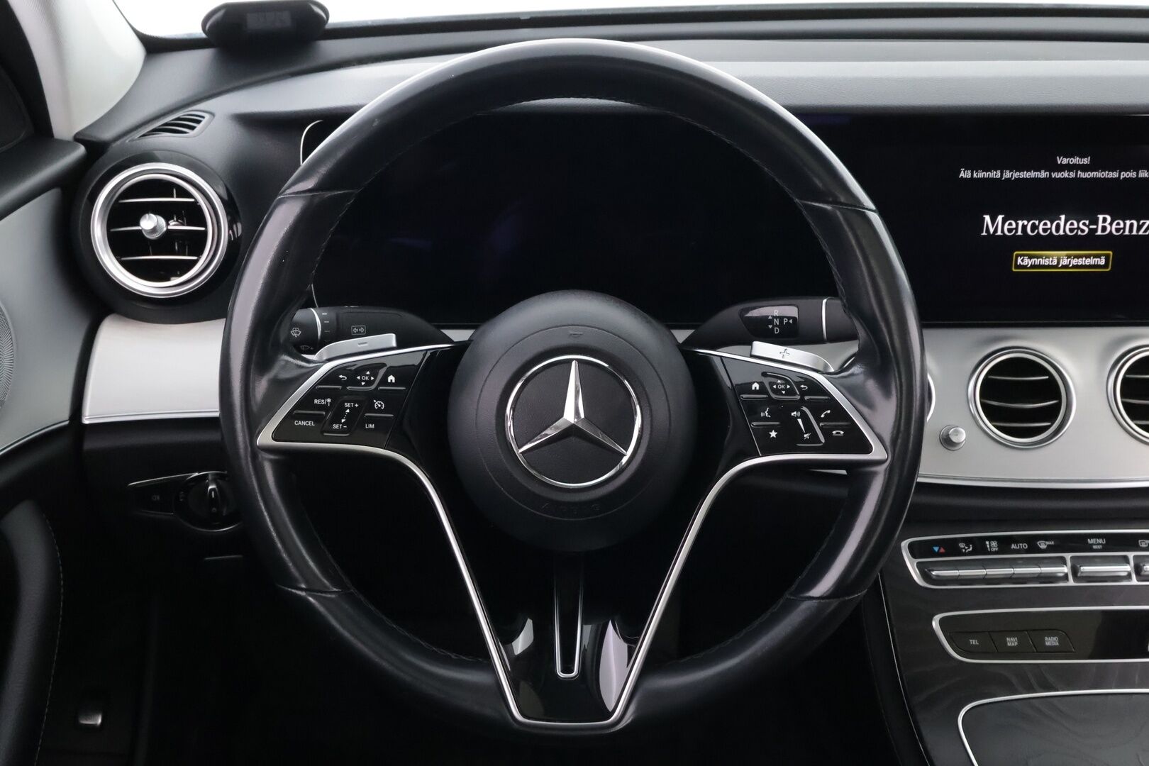 Mercedes-Benz E 2021 300 de 4MATIC A Business AMG EQ Power - Suomiauto | Burmester Surround | Panoraama | 360-Kamera | Manufaktur Diamond White | Multibeam LED | Widescreen | Puolinahka Sporttipenkit | Muistipenkit | Huippuvarusteet!