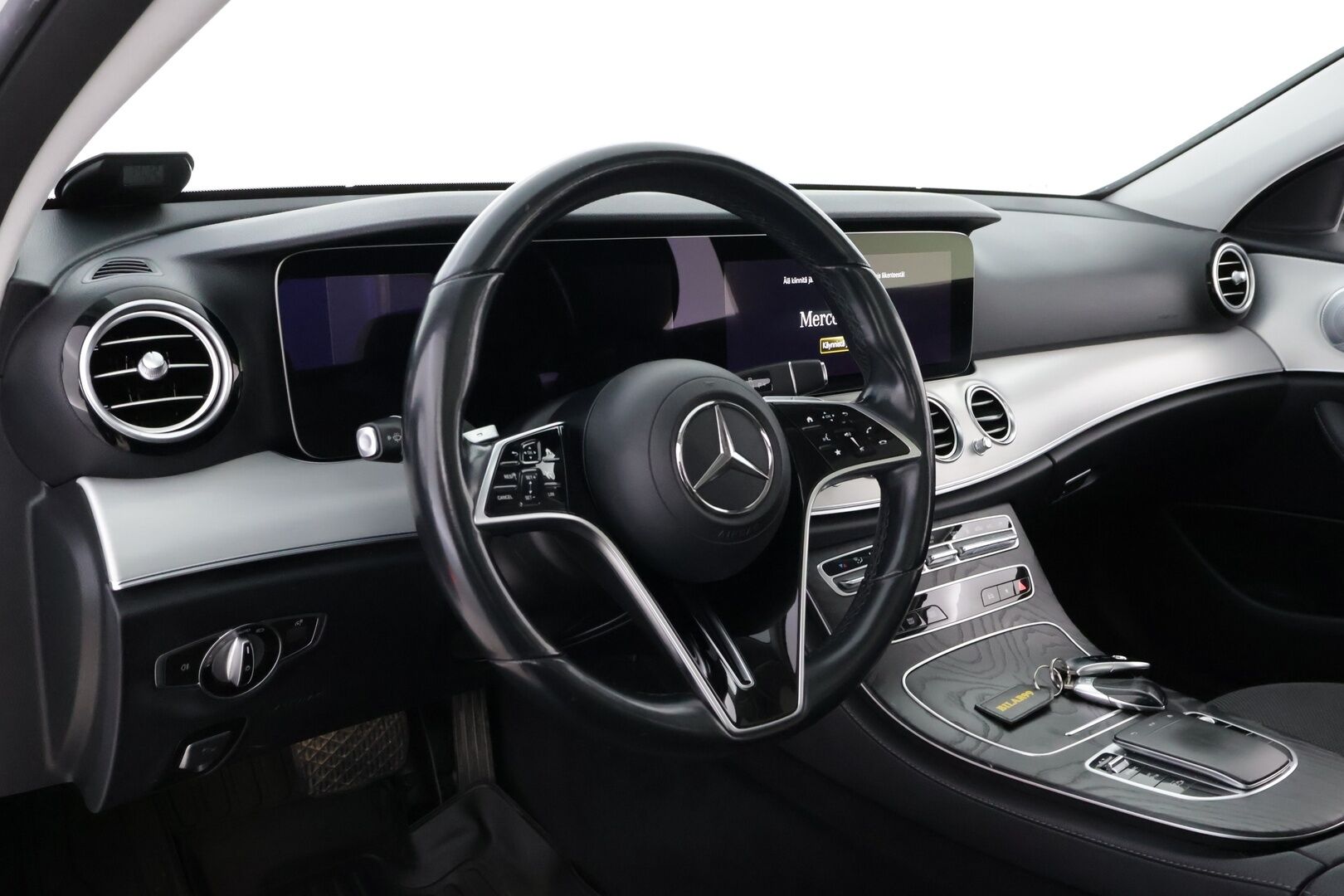 Mercedes-Benz E 2021 300 de 4MATIC A Business AMG EQ Power - Suomiauto | Burmester Surround | Panoraama | 360-Kamera | Manufaktur Diamond White | Multibeam LED | Widescreen | Puolinahka Sporttipenkit | Muistipenkit | Huippuvarusteet!