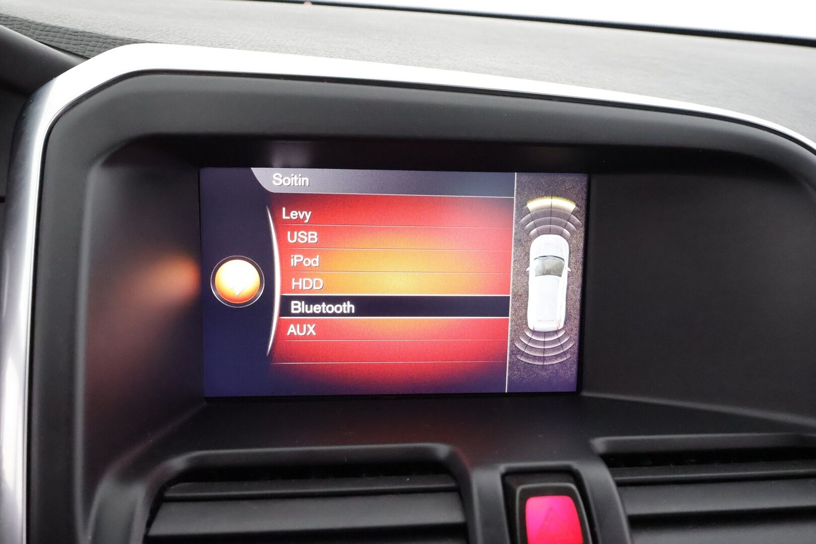 Volvo XC60 2017 D4 Classic AWD * ACC / P.tutkat / Navi / Aktiiv.Xenon / BLIS / Digimittaristo / Sähköluukku / Webasto * - Kahdet renkaat aluvanteilla / Merkkihuollettu / Huippusiisti! - HULLU BLACKWEEK KORKOTARJOUS 2,49%