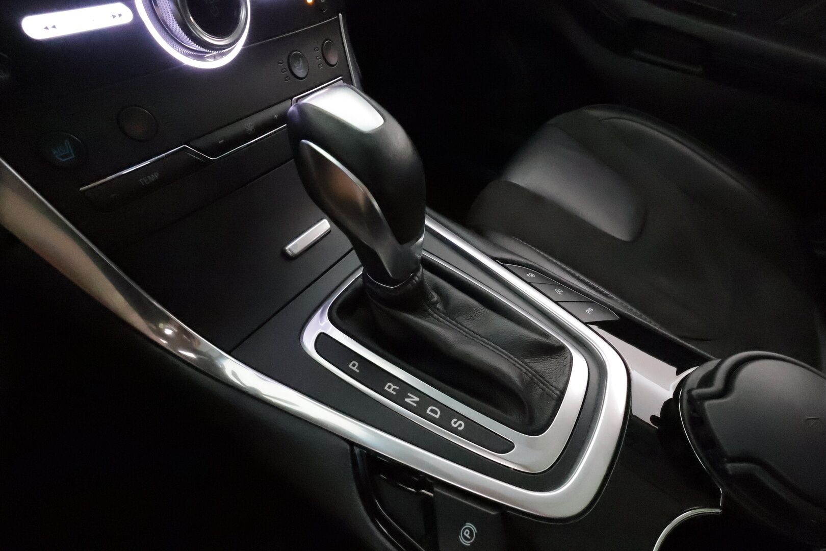 Ford Edge 2017 2.0 TDCi 210 hv AWD ST-Line **Adapt.vakkari / Panorama / Koukku / Muistipenkki / Keyless / Apple&Android / P.kamera**
