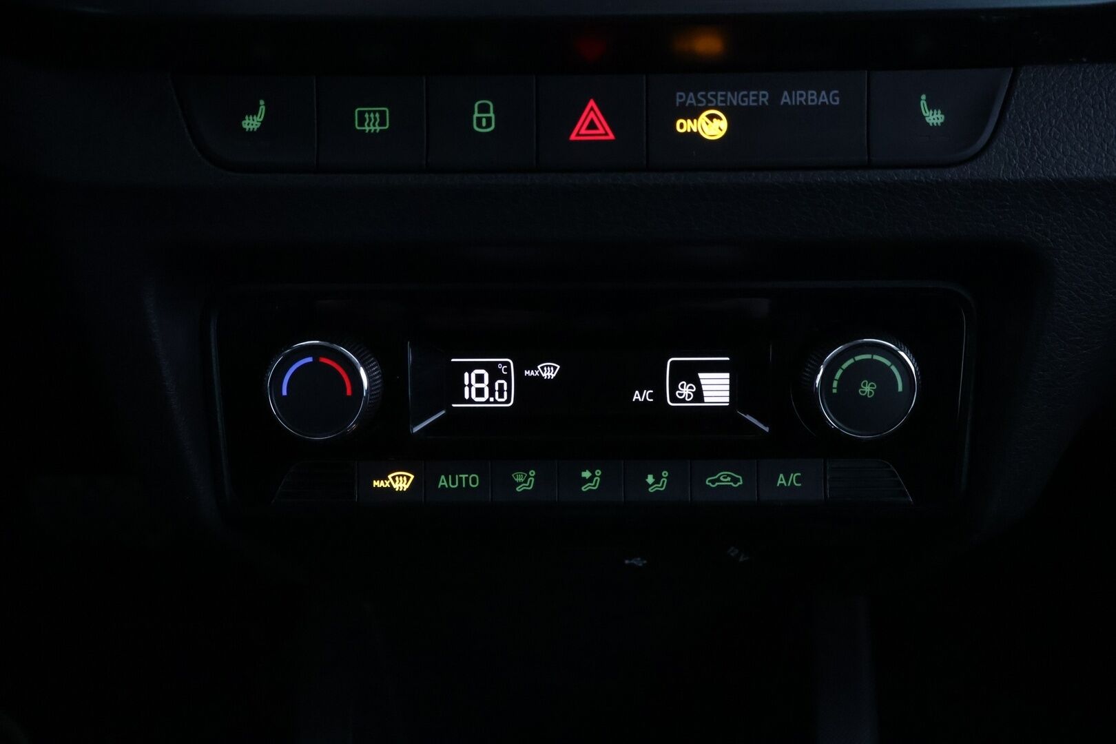 Skoda Fabia 2021 1,0 TSI 95 Style DSG Autom. * Suomiauto / Adapt.Vakkari / Peruutuskamera / KeylessGo / 2x Renkaat aluvantein! - 2-Omisteinen / Metalliväri / Siisti yksilö!