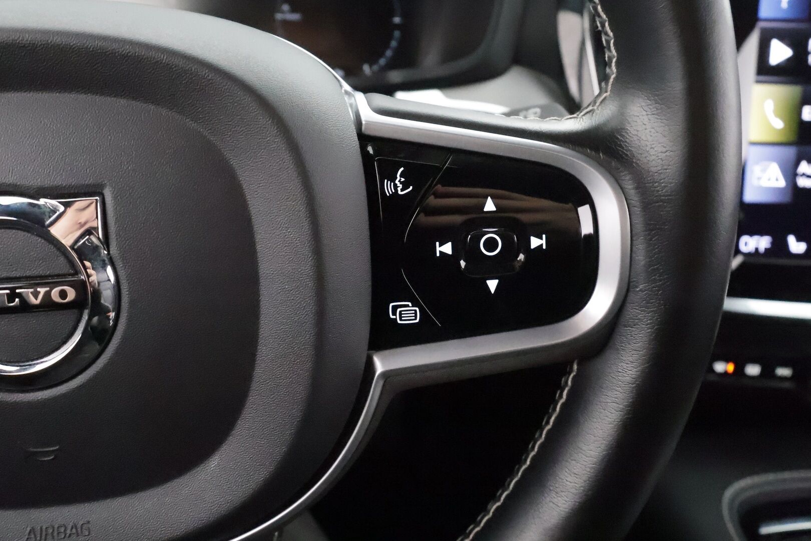 Volvo V60 2021 T8 TwE AWD Business R-Design aut * P.Kamera / ACC / P.Lämmitin / Puolinahat / P.Kamera / Navi / Keyless * - 1.Om suomi-auto / Kahdet Renkaat / Koti & Kauppa