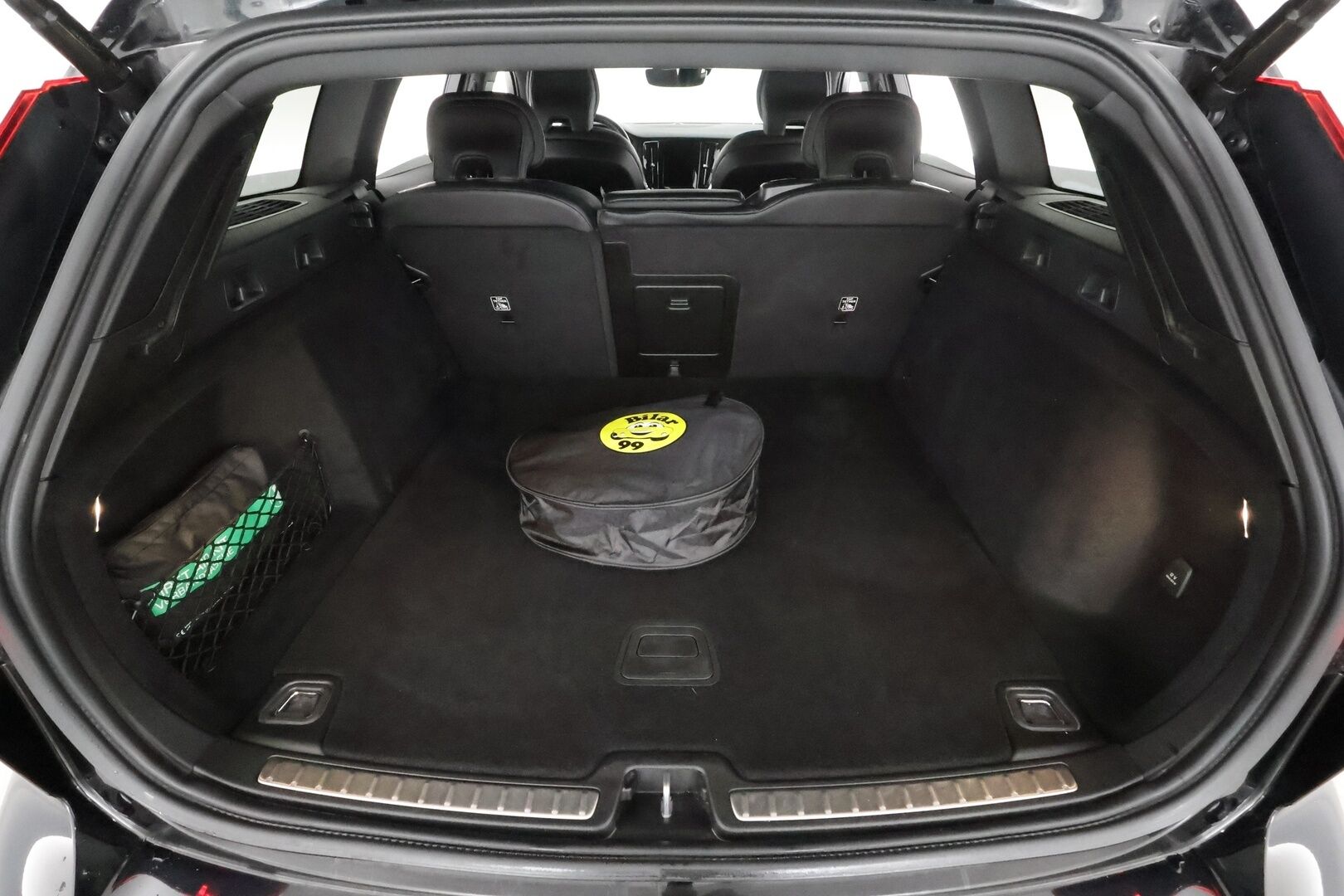 Volvo V60 2021 T8 TwE AWD Business R-Design aut * P.Kamera / ACC / P.Lämmitin / Puolinahat / P.Kamera / Navi / Keyless * - 1.Om suomi-auto / Kahdet Renkaat / Koti & Kauppa