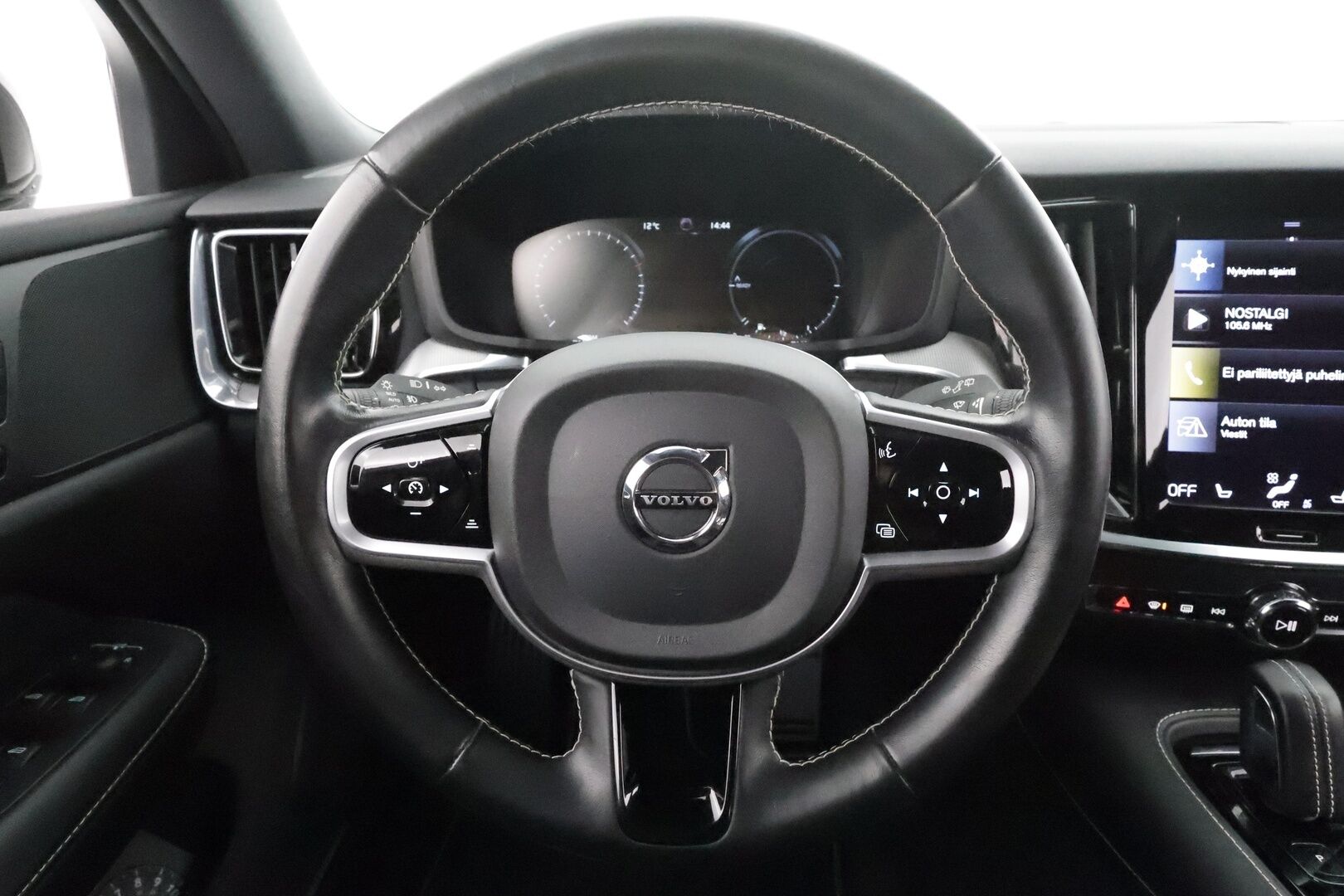 Volvo V60 2021 T8 TwE AWD Business R-Design aut * P.Kamera / ACC / P.Lämmitin / Puolinahat / P.Kamera / Navi / Keyless * - 1.Om suomi-auto / Kahdet Renkaat / Koti & Kauppa