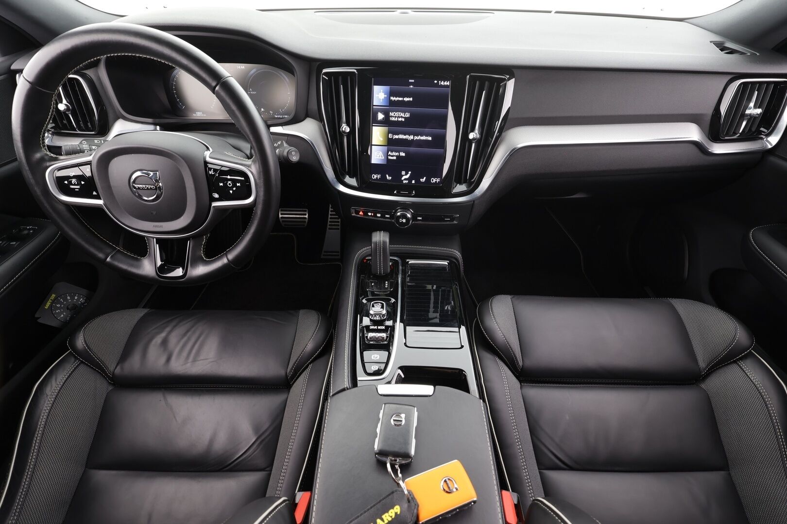 Volvo V60 2021 T8 TwE AWD Business R-Design aut * P.Kamera / ACC / P.Lämmitin / Puolinahat / P.Kamera / Navi / Keyless * - 1.Om suomi-auto / Kahdet Renkaat / Koti & Kauppa