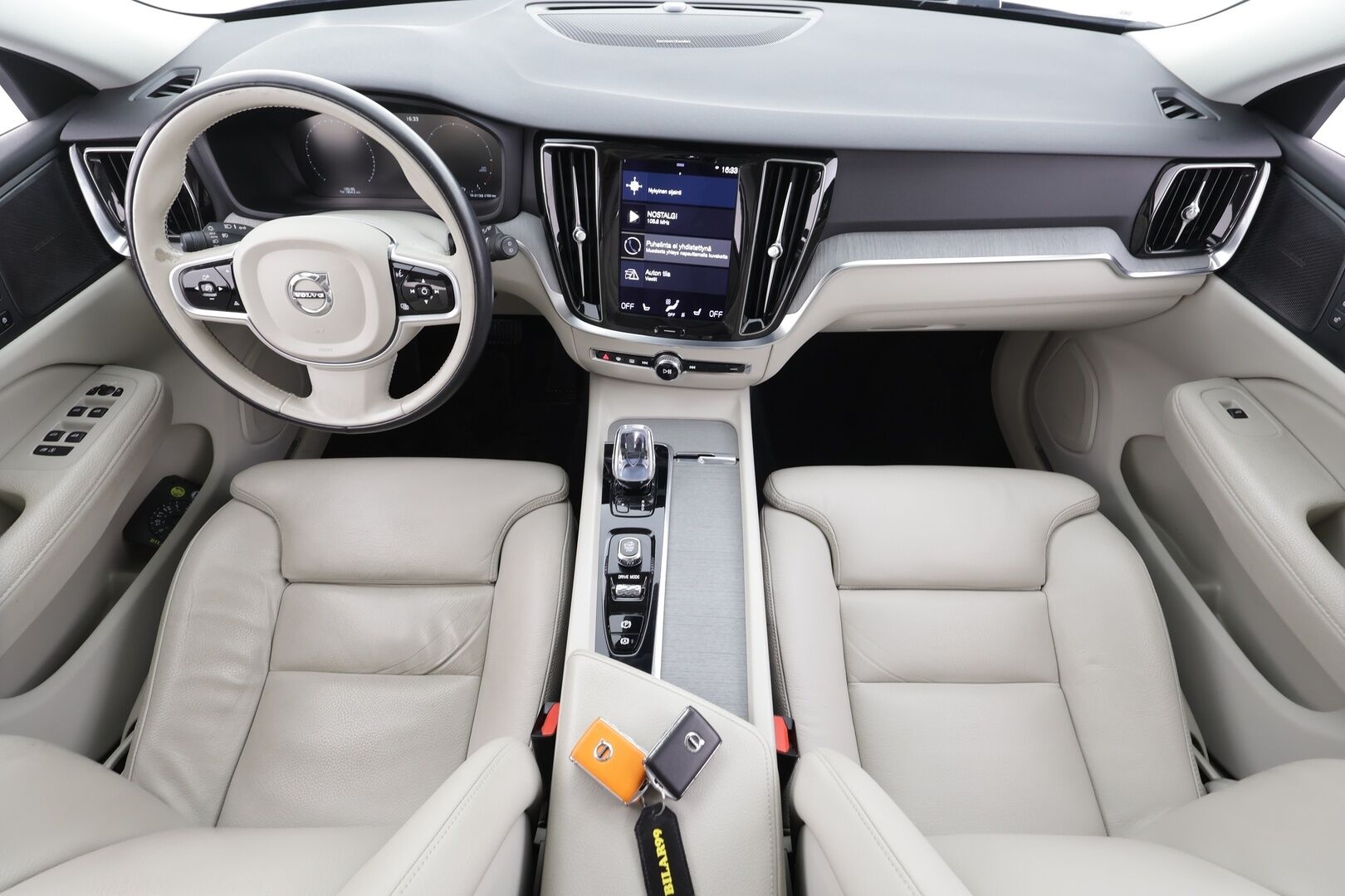 Volvo V60 2021 B4 D-MHEV Business Inscription aut - 1**.Om Suomi-auto | ACC | H&K / Webasto | Koukku | Full LED | Muistipenkki | P.kamera | BLIS | Navi | Kahdet renkaat aluvanteilla | Merkkihuollettu