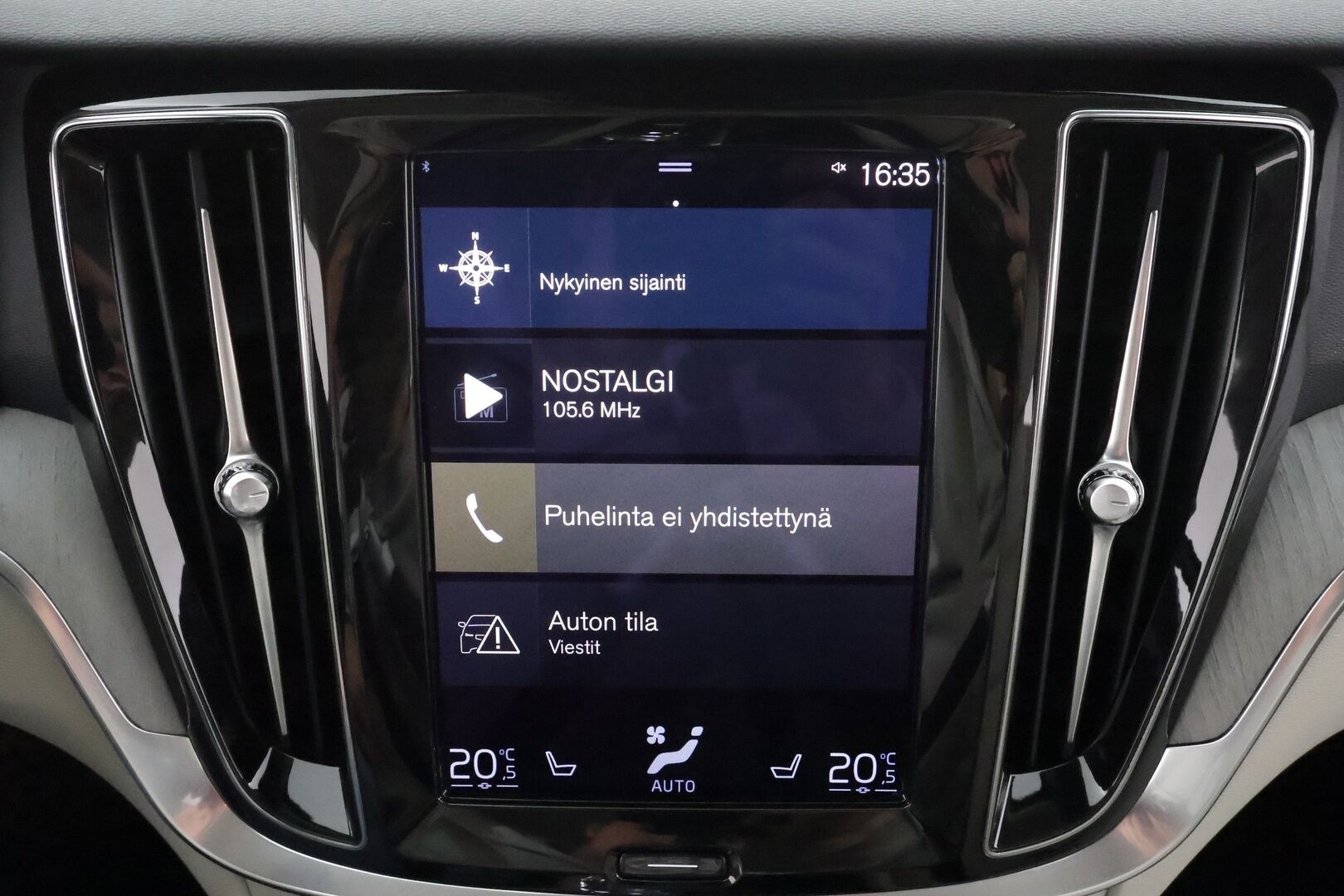 Volvo V60 2021 B4 D-MHEV Business Inscription aut - 1**.Om Suomi-auto | ACC | H&K / Webasto | Koukku | Full LED | Muistipenkki | P.kamera | BLIS | Navi | Kahdet renkaat aluvanteilla | Merkkihuollettu