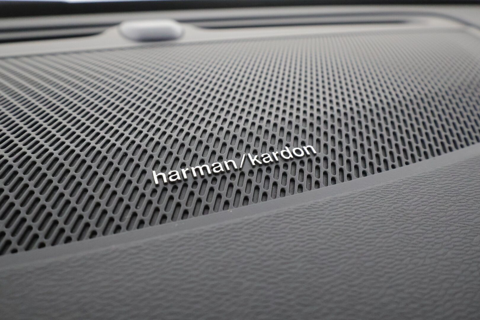 Volvo V60 2021 B4 D-MHEV Business Inscription aut - 1**.Om Suomi-auto | ACC | H&K / Webasto | Koukku | Full LED | Muistipenkki | P.kamera | BLIS | Navi | Kahdet renkaat aluvanteilla | Merkkihuollettu