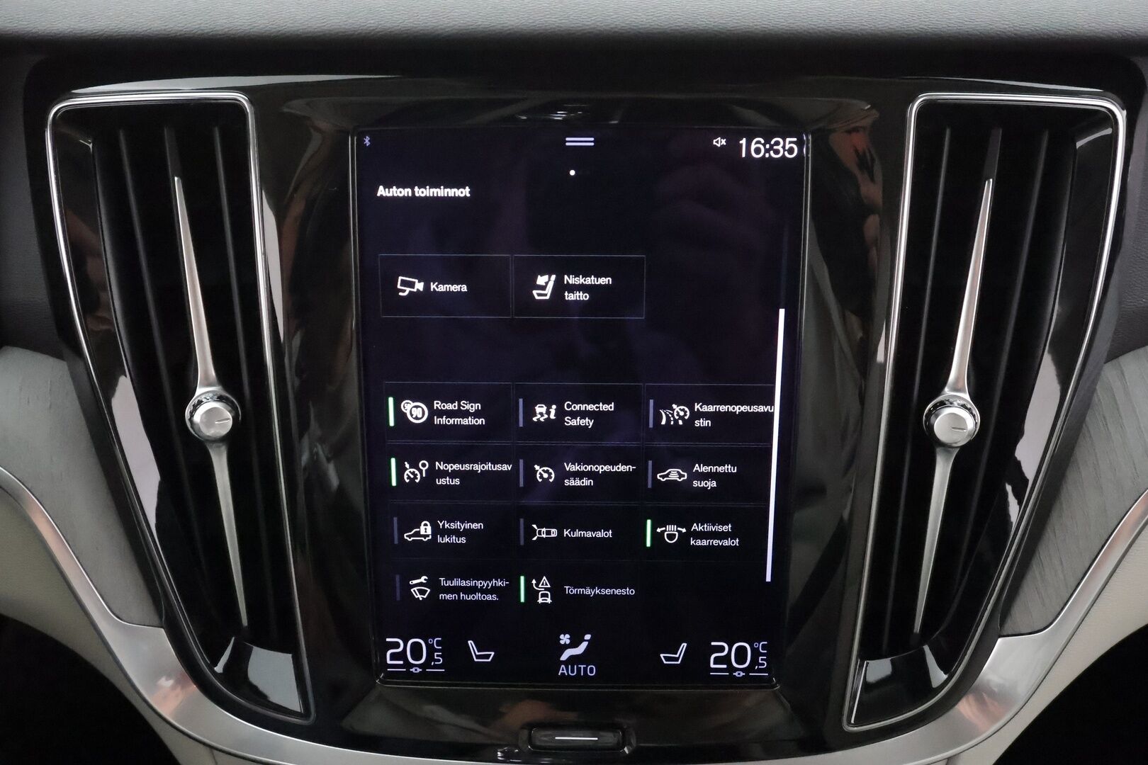 Volvo V60 2021 B4 D-MHEV Business Inscription aut - 1**.Om Suomi-auto | ACC | H&K / Webasto | Koukku | Full LED | Muistipenkki | P.kamera | BLIS | Navi | Kahdet renkaat aluvanteilla | Merkkihuollettu