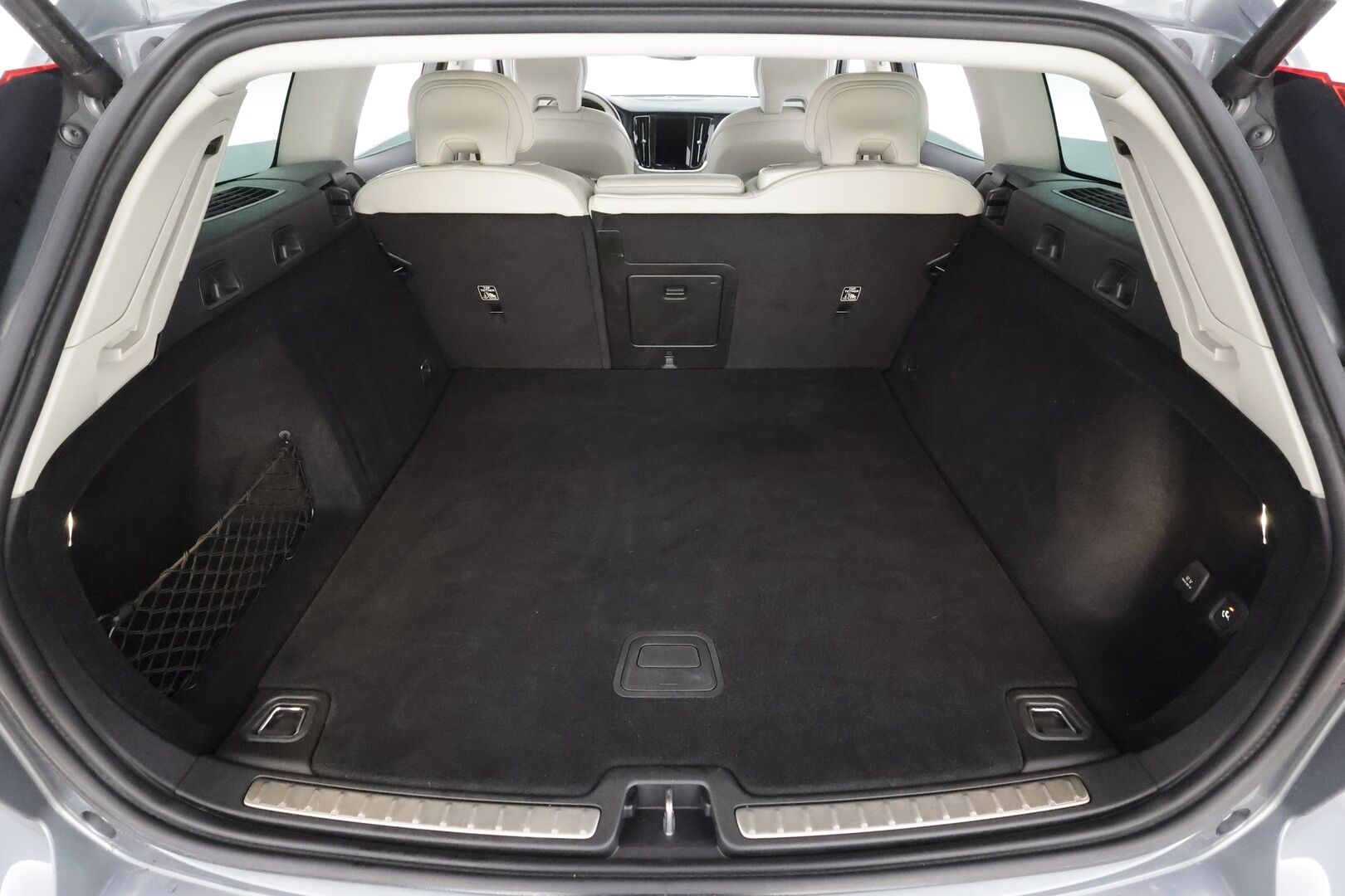 Volvo V60 2021 B4 D-MHEV Business Inscription aut - 1**.Om Suomi-auto | ACC | H&K / Webasto | Koukku | Full LED | Muistipenkki | P.kamera | BLIS | Navi | Kahdet renkaat aluvanteilla | Merkkihuollettu