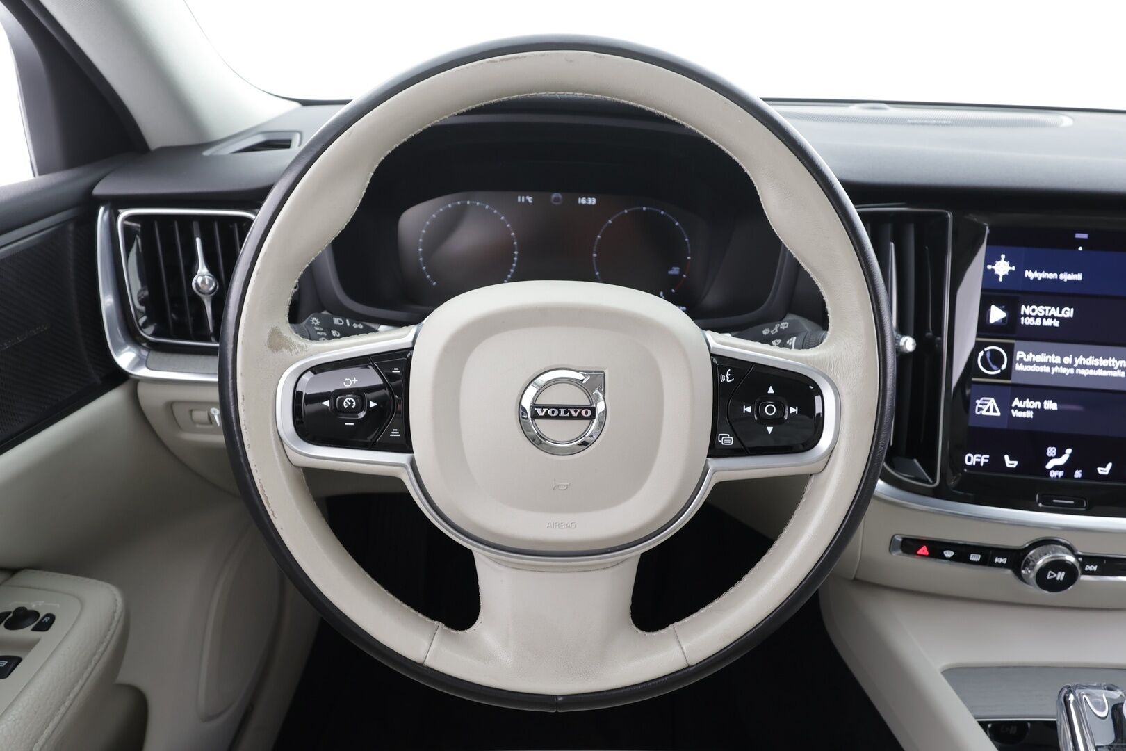 Volvo V60 2021 B4 D-MHEV Business Inscription aut - 1**.Om Suomi-auto | ACC | H&K / Webasto | Koukku | Full LED | Muistipenkki | P.kamera | BLIS | Navi | Kahdet renkaat aluvanteilla | Merkkihuollettu