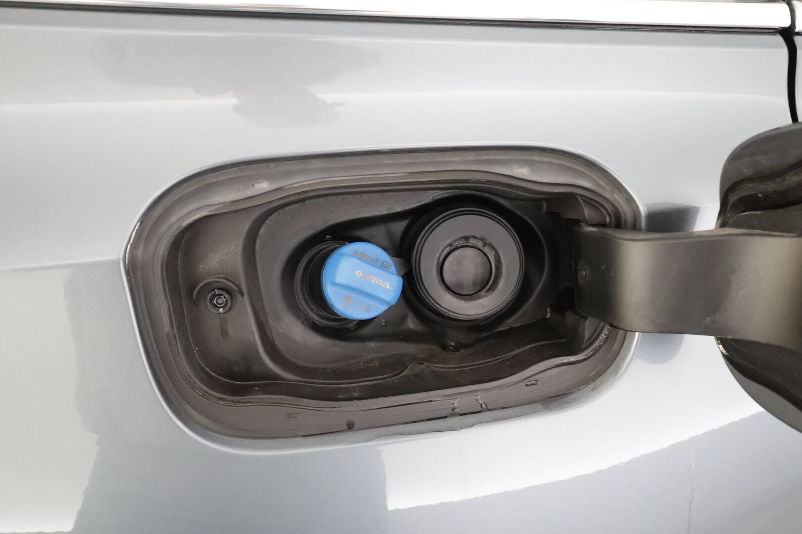 Volvo V60 2021 B4 D-MHEV Business Inscription aut - 1**.Om Suomi-auto | ACC | H&K / Webasto | Koukku | Full LED | Muistipenkki | P.kamera | BLIS | Navi | Kahdet renkaat aluvanteilla | Merkkihuollettu