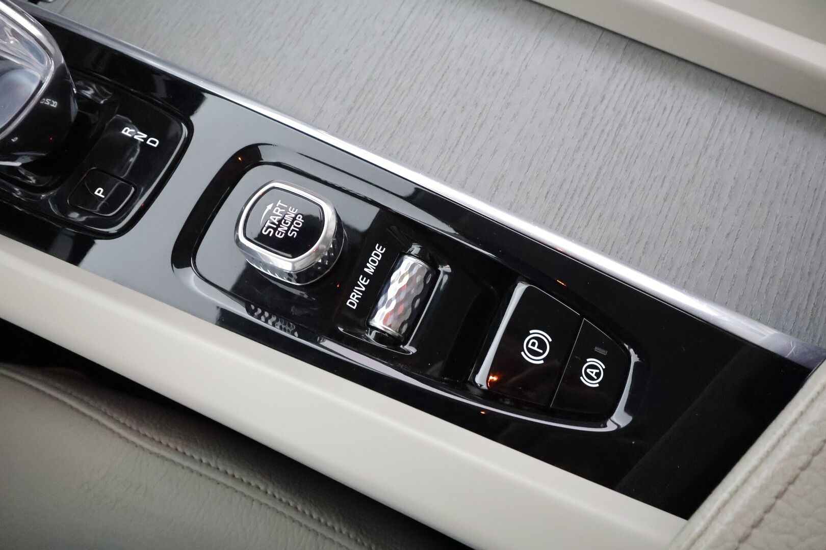 Volvo V60 2021 B4 D-MHEV Business Inscription aut - 1**.Om Suomi-auto | ACC | H&K / Webasto | Koukku | Full LED | Muistipenkki | P.kamera | BLIS | Navi | Kahdet renkaat aluvanteilla | Merkkihuollettu