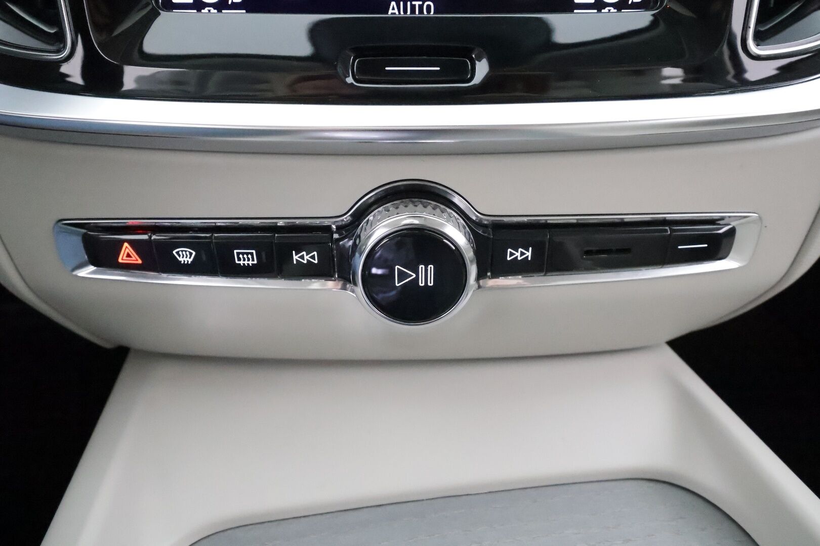 Volvo V60 2021 B4 D-MHEV Business Inscription aut - 1**.Om Suomi-auto | ACC | H&K / Webasto | Koukku | Full LED | Muistipenkki | P.kamera | BLIS | Navi | Kahdet renkaat aluvanteilla | Merkkihuollettu