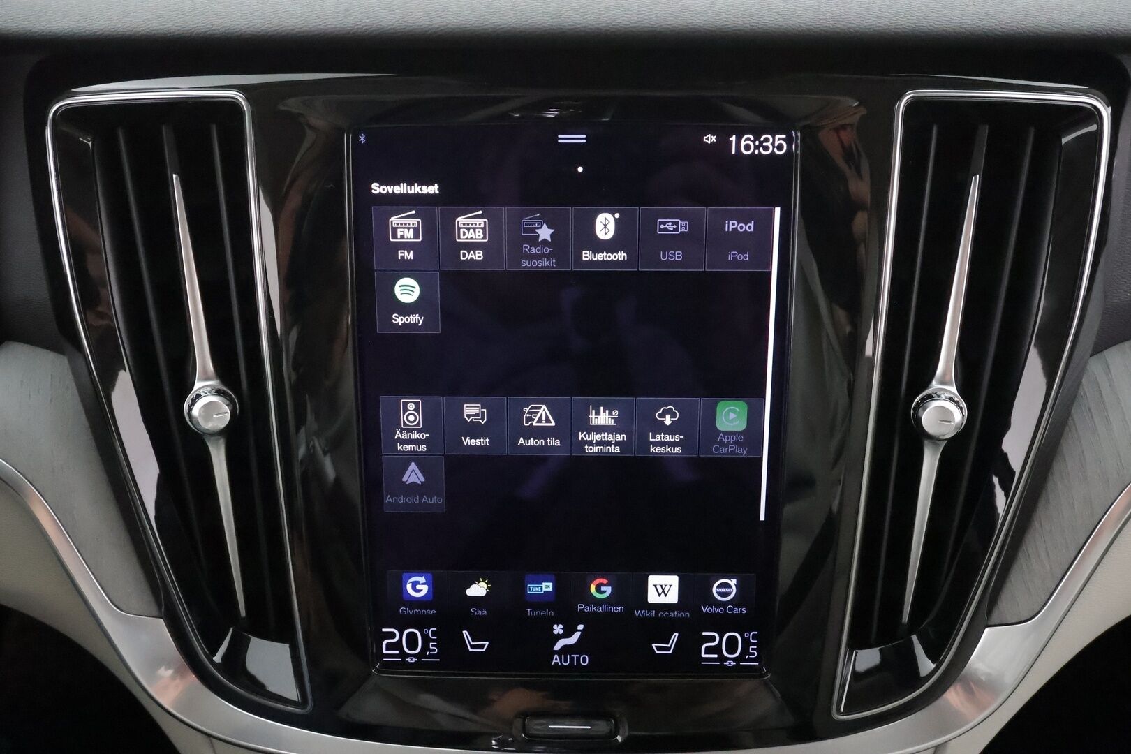 Volvo V60 2021 B4 D-MHEV Business Inscription aut - 1**.Om Suomi-auto | ACC | H&K / Webasto | Koukku | Full LED | Muistipenkki | P.kamera | BLIS | Navi | Kahdet renkaat aluvanteilla | Merkkihuollettu