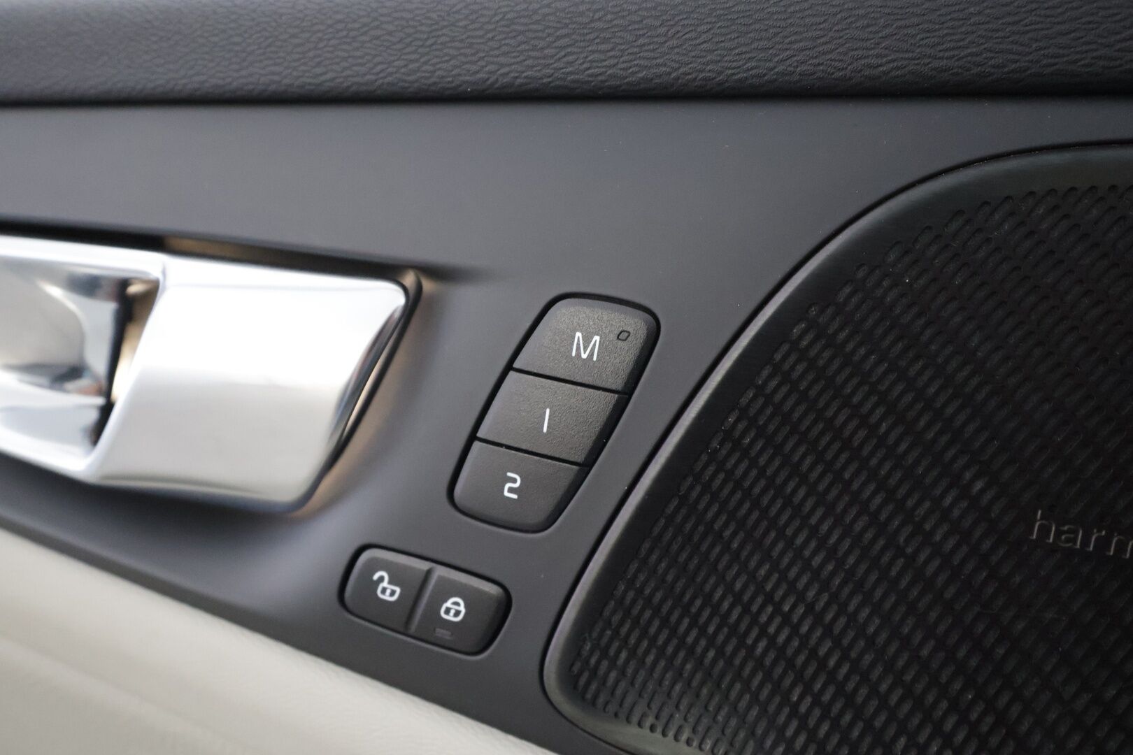Volvo V60 2021 B4 D-MHEV Business Inscription aut - 1**.Om Suomi-auto | ACC | H&K / Webasto | Koukku | Full LED | Muistipenkki | P.kamera | BLIS | Navi | Kahdet renkaat aluvanteilla | Merkkihuollettu