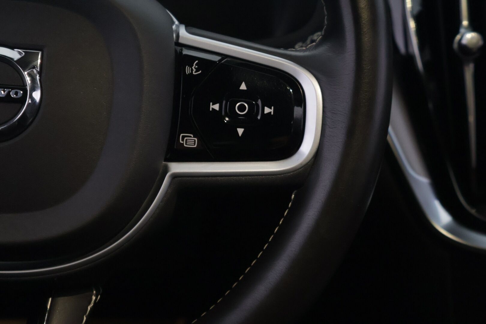 Volvo V60 2021 B4 D-MHEV Business R-Design aut - Adapt.vakkari | Webasto | Harman&Kardon | Vetokoukku | P.kamera | Suomi-auto | Jakohihna&vaihteistoöljyt vaihdettu 2026