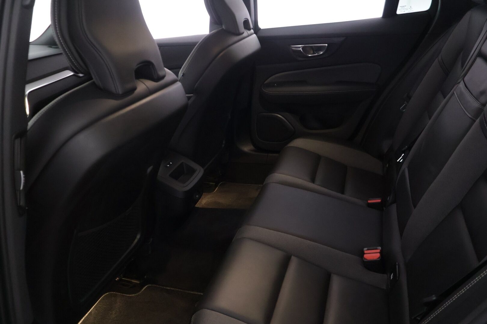Volvo V60 2021 B4 D-MHEV Business R-Design aut - Adapt.vakkari | Webasto | Harman&Kardon | Vetokoukku | P.kamera | Suomi-auto | Jakohihna&vaihteistoöljyt vaihdettu 2026