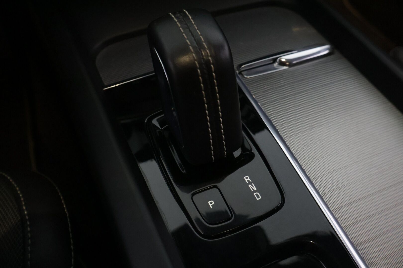 Volvo V60 2021 B4 D-MHEV Business R-Design aut - Adapt.vakkari | Webasto | Harman&Kardon | Vetokoukku | P.kamera | Suomi-auto | Jakohihna&vaihteistoöljyt vaihdettu 2026