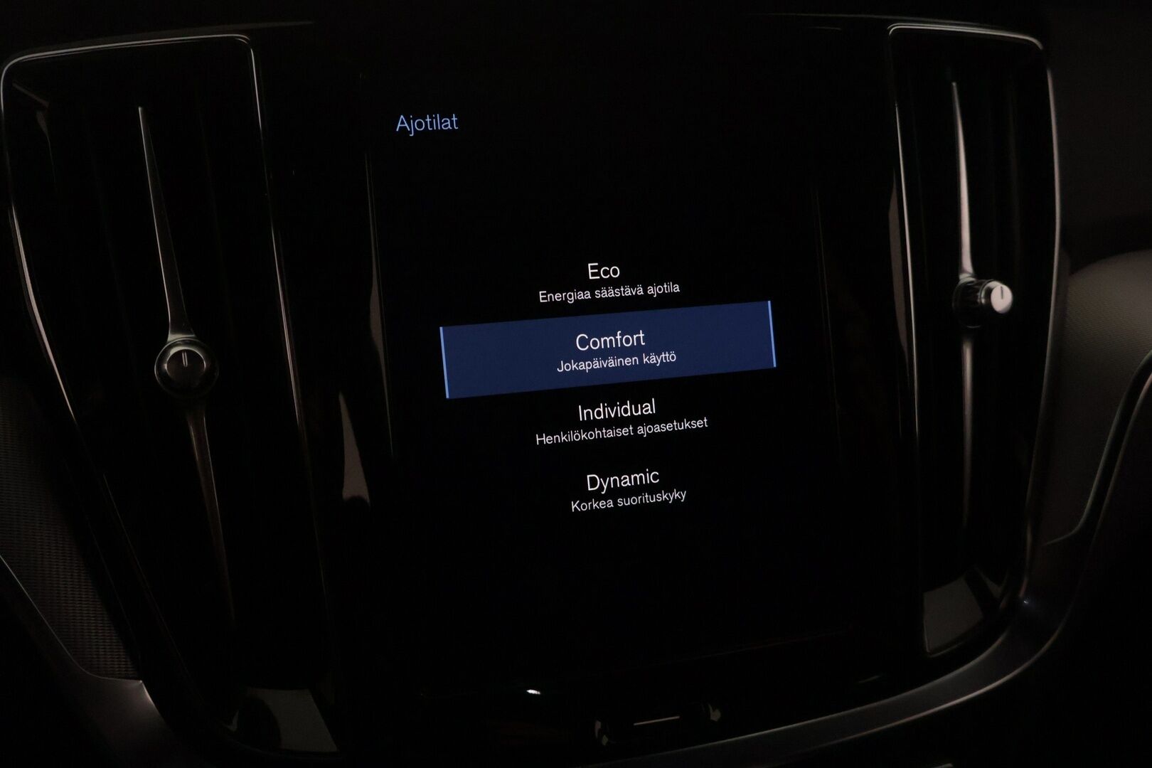 Volvo V60 2021 B4 D-MHEV Business R-Design aut - Adapt.vakkari | Webasto | Harman&Kardon | Vetokoukku | P.kamera | Suomi-auto | Jakohihna&vaihteistoöljyt vaihdettu 2026