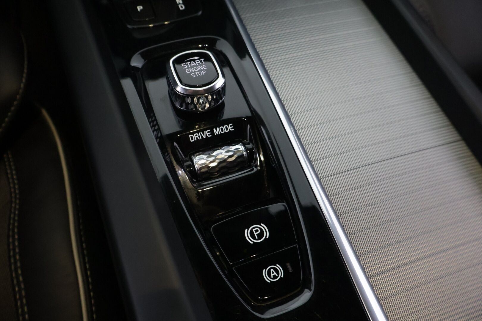 Volvo V60 2021 B4 D-MHEV Business R-Design aut - Adapt.vakkari | Webasto | Harman&Kardon | Vetokoukku | P.kamera | Suomi-auto | Jakohihna&vaihteistoöljyt vaihdettu 2026
