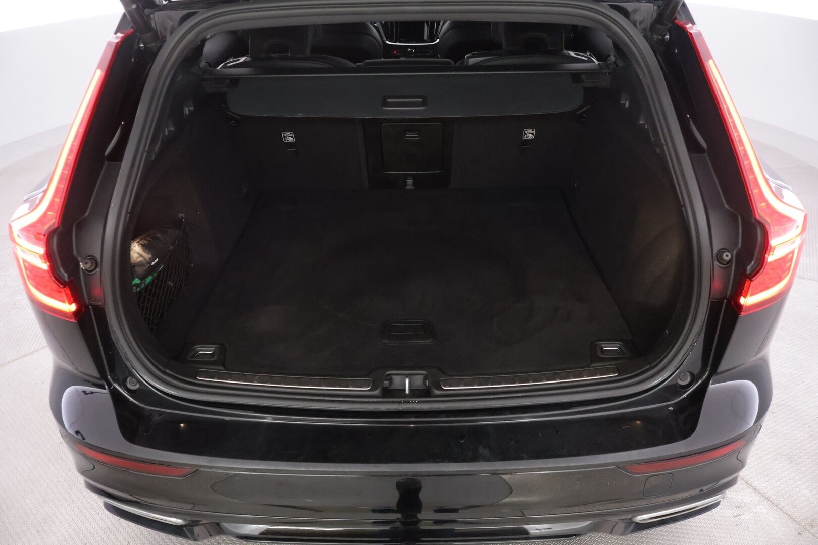 Volvo V60 2021 B4 D-MHEV Business R-Design aut - Adapt.vakkari | Webasto | Harman&Kardon | Vetokoukku | P.kamera | Suomi-auto | Jakohihna&vaihteistoöljyt vaihdettu 2026