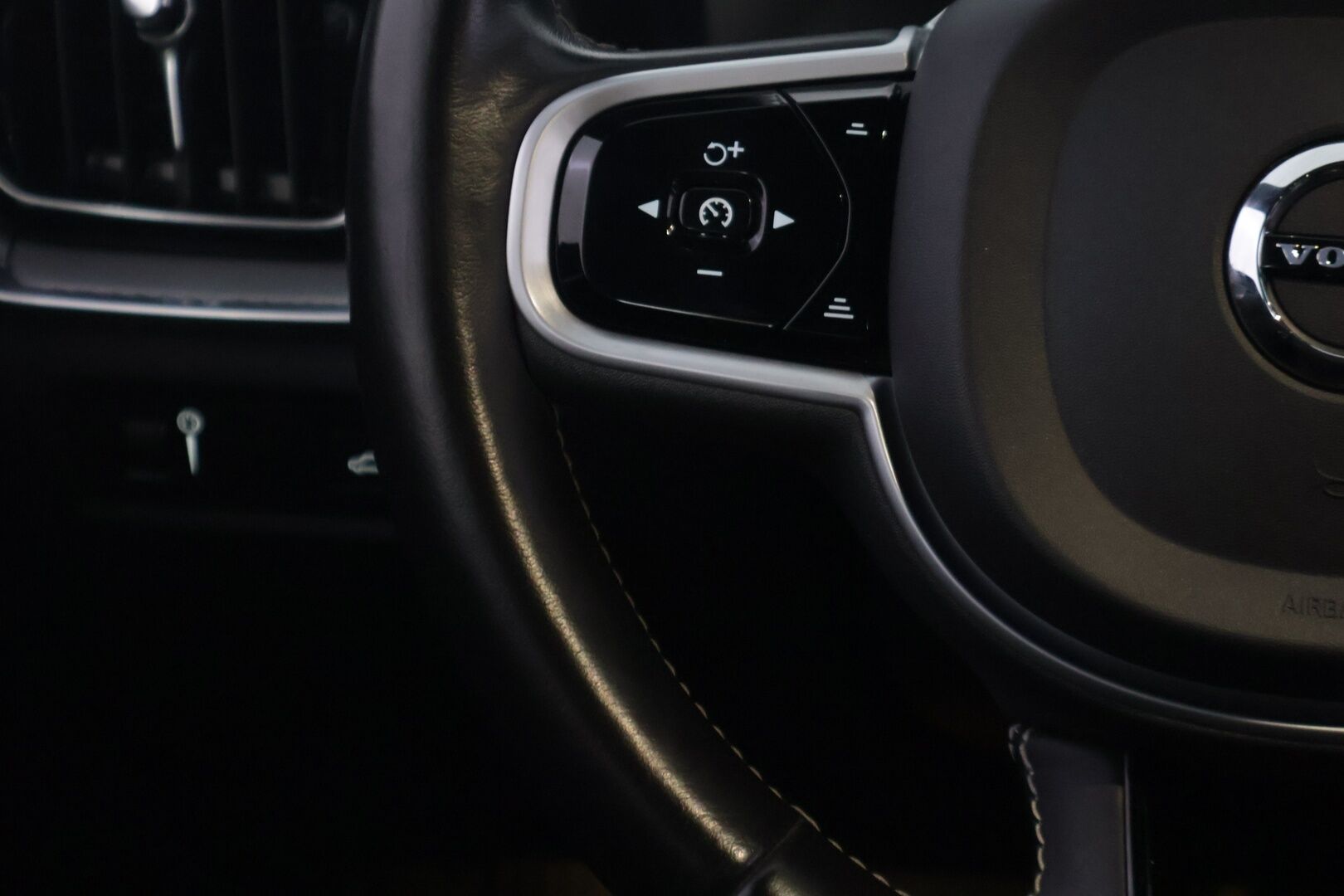 Volvo V60 2021 B4 D-MHEV Business R-Design aut - Adapt.vakkari | Webasto | Harman&Kardon | Vetokoukku | P.kamera | Suomi-auto | Jakohihna&vaihteistoöljyt vaihdettu 2026