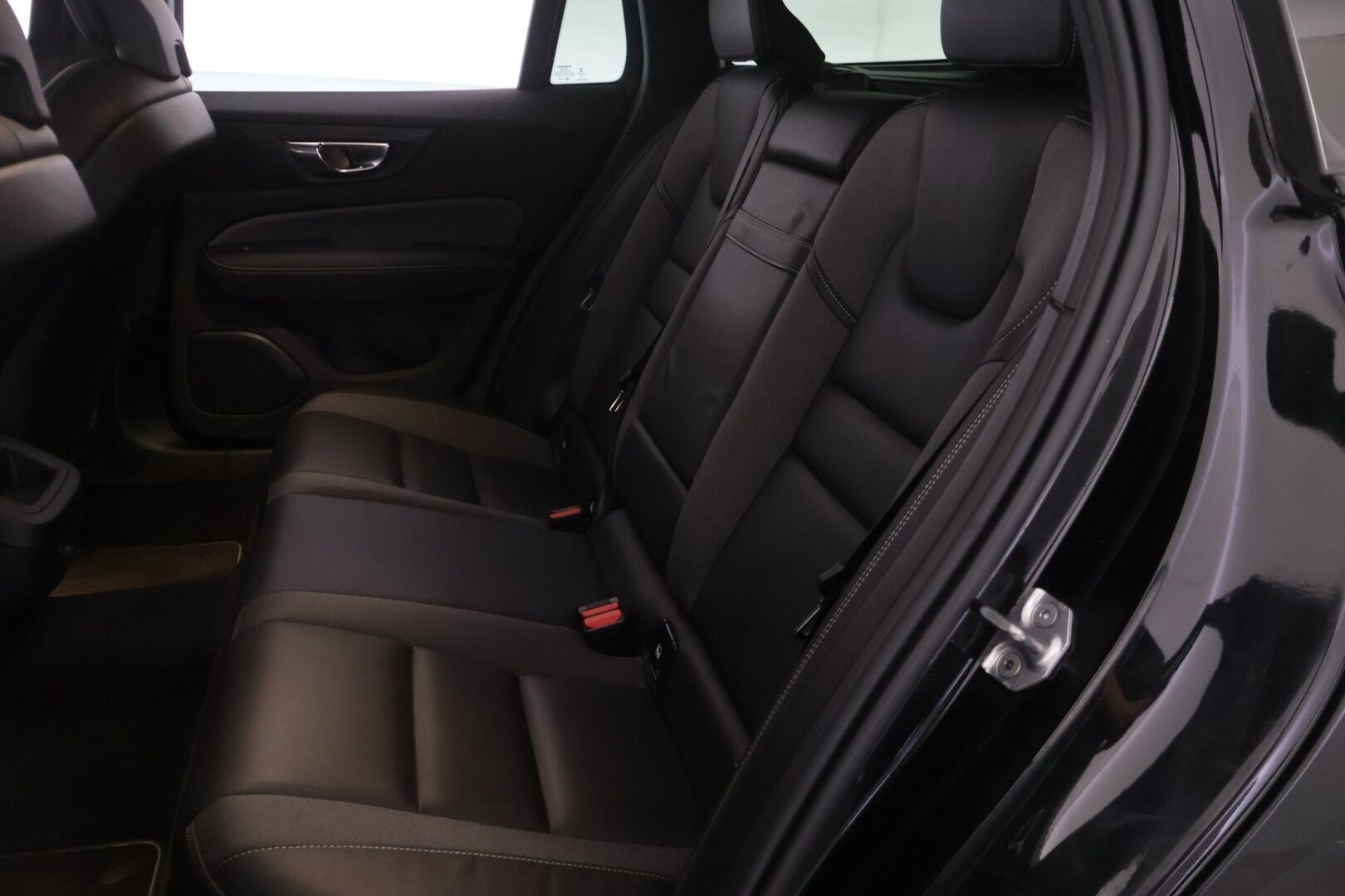 Volvo V60 2021 B4 D-MHEV Business R-Design aut - Adapt.vakkari | Webasto | Harman&Kardon | Vetokoukku | P.kamera | Suomi-auto | Jakohihna&vaihteistoöljyt vaihdettu 2026