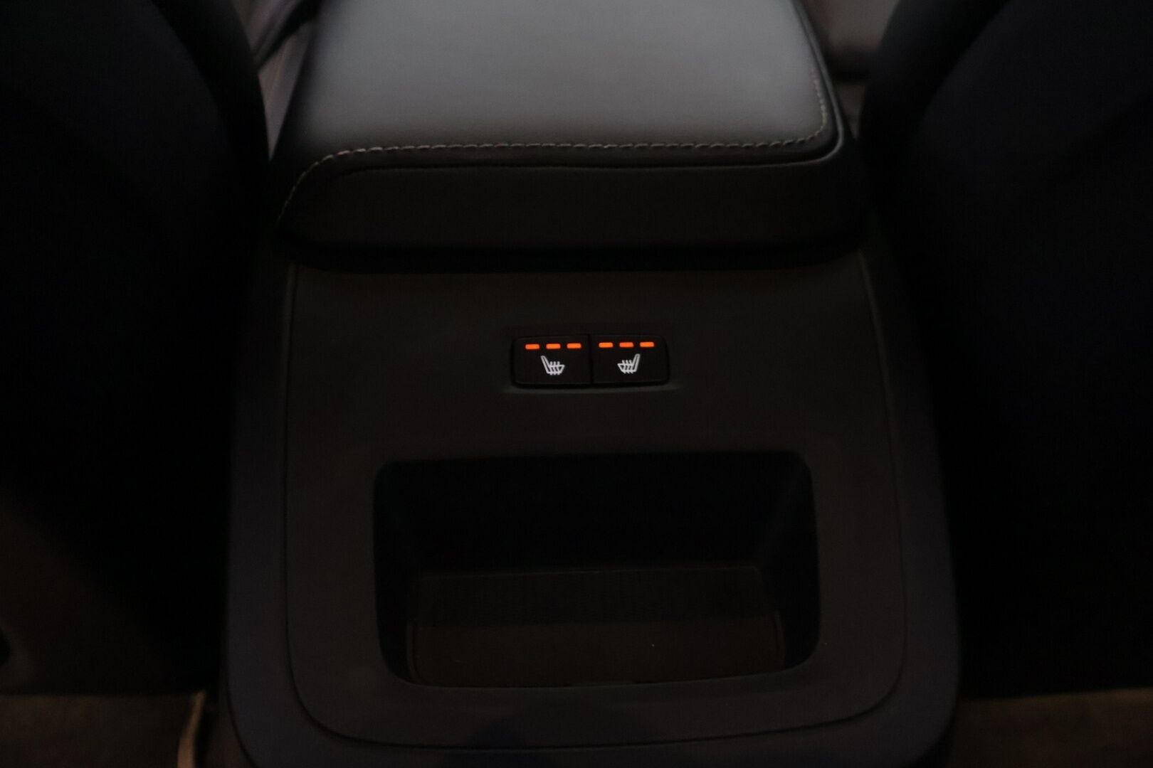 Volvo V60 2021 B4 D-MHEV Business R-Design aut - Adapt.vakkari | Webasto | Harman&Kardon | Vetokoukku | P.kamera | Suomi-auto | Jakohihna&vaihteistoöljyt vaihdettu 2026