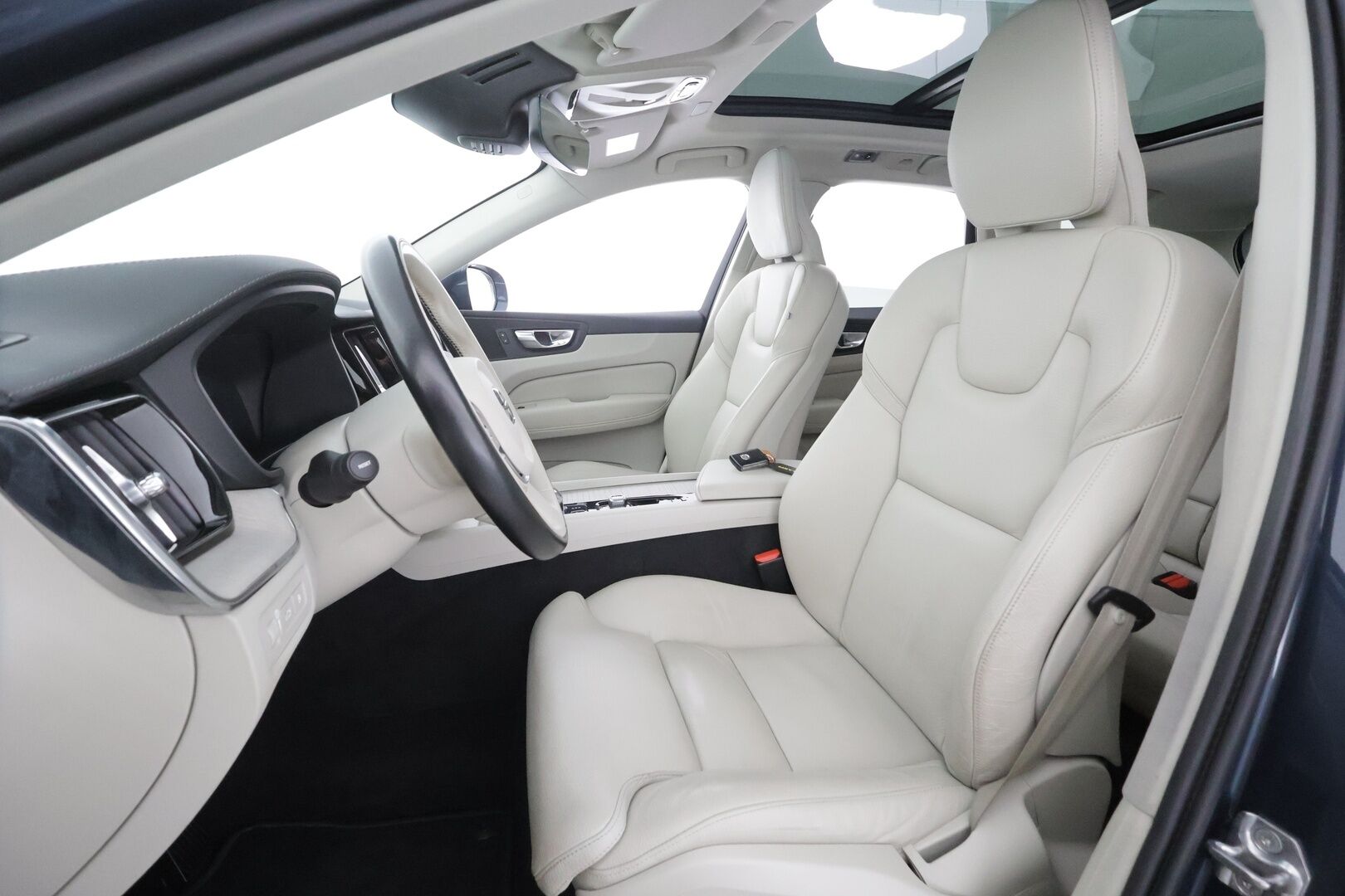 Volvo XC60 2021 T6 TwE AWD Business Inscription aut. - | Pilot assist | Webasto | Koukku | Full-LED | Muistipenkki | Panorama | P.Kamera | Sporttinahat | Keyless | Apple&Android | 1.Om Suomi-auto | Kahdet Renkaat | Merkkihuollettu |