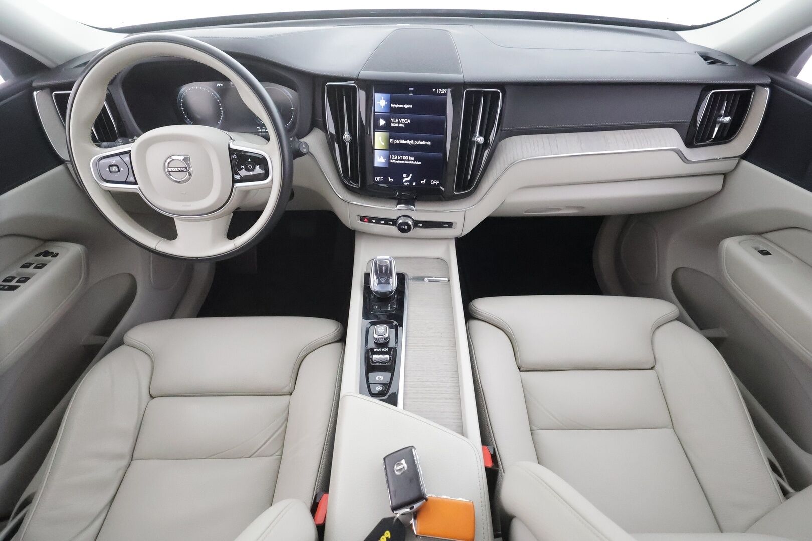 Volvo XC60 2021 T6 TwE AWD Business Inscription aut. - | Pilot assist | Webasto | Koukku | Full-LED | Muistipenkki | Panorama | P.Kamera | Sporttinahat | Keyless | Apple&Android | 1.Om Suomi-auto | Kahdet Renkaat | Merkkihuollettu |