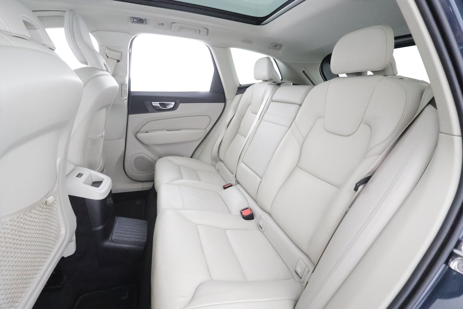 Volvo XC60 2021 T6 TwE AWD Business Inscription aut. - | Pilot assist | Webasto | Koukku | Full-LED | Muistipenkki | Panorama | P.Kamera | Sporttinahat | Keyless | Apple&Android | 1.Om Suomi-auto | Kahdet Renkaat | Merkkihuollettu |