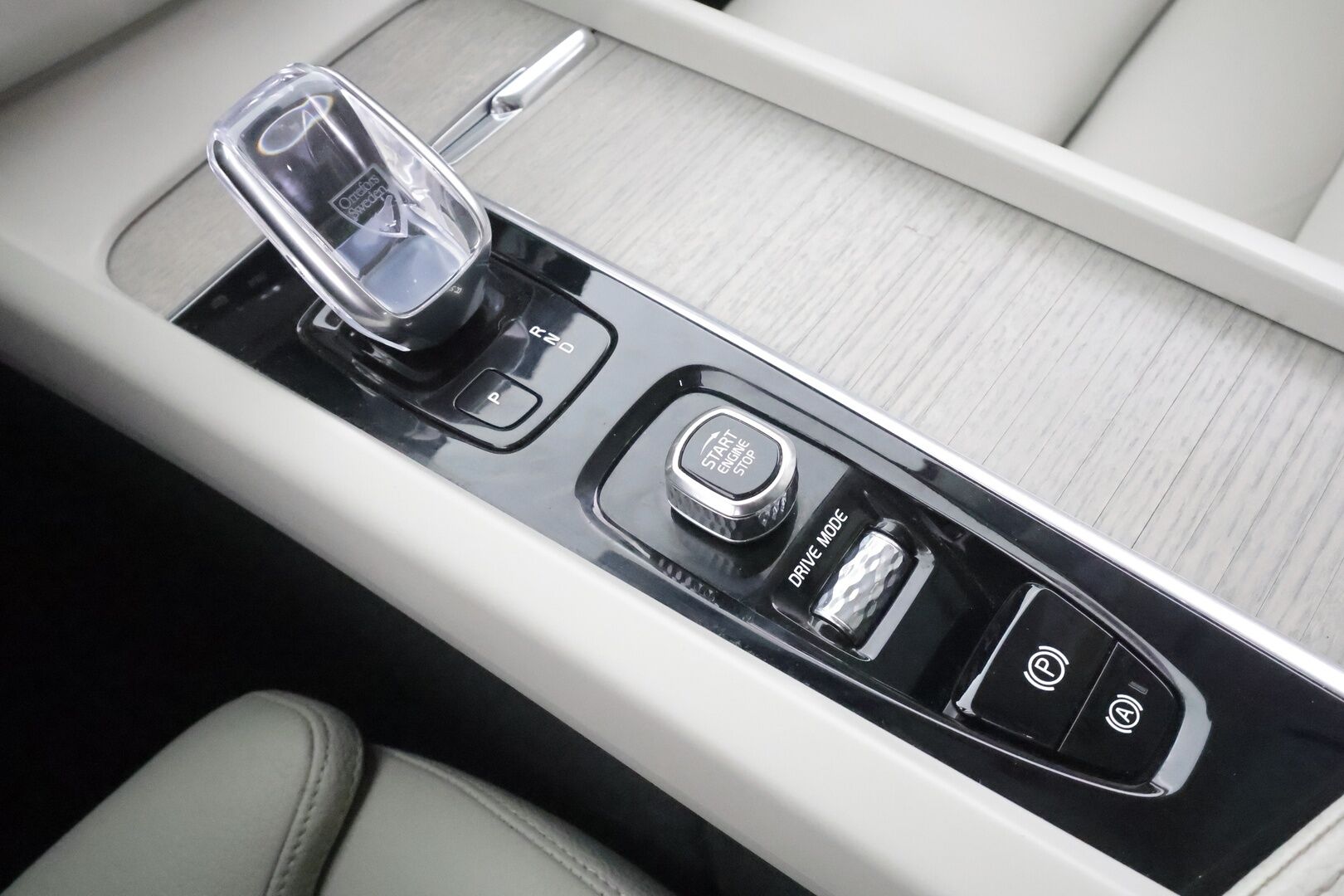Volvo XC60 2021 T6 TwE AWD Business Inscription aut. - | Pilot assist | Webasto | Koukku | Full-LED | Muistipenkki | Panorama | P.Kamera | Sporttinahat | Keyless | Apple&Android | 1.Om Suomi-auto | Kahdet Renkaat | Merkkihuollettu |