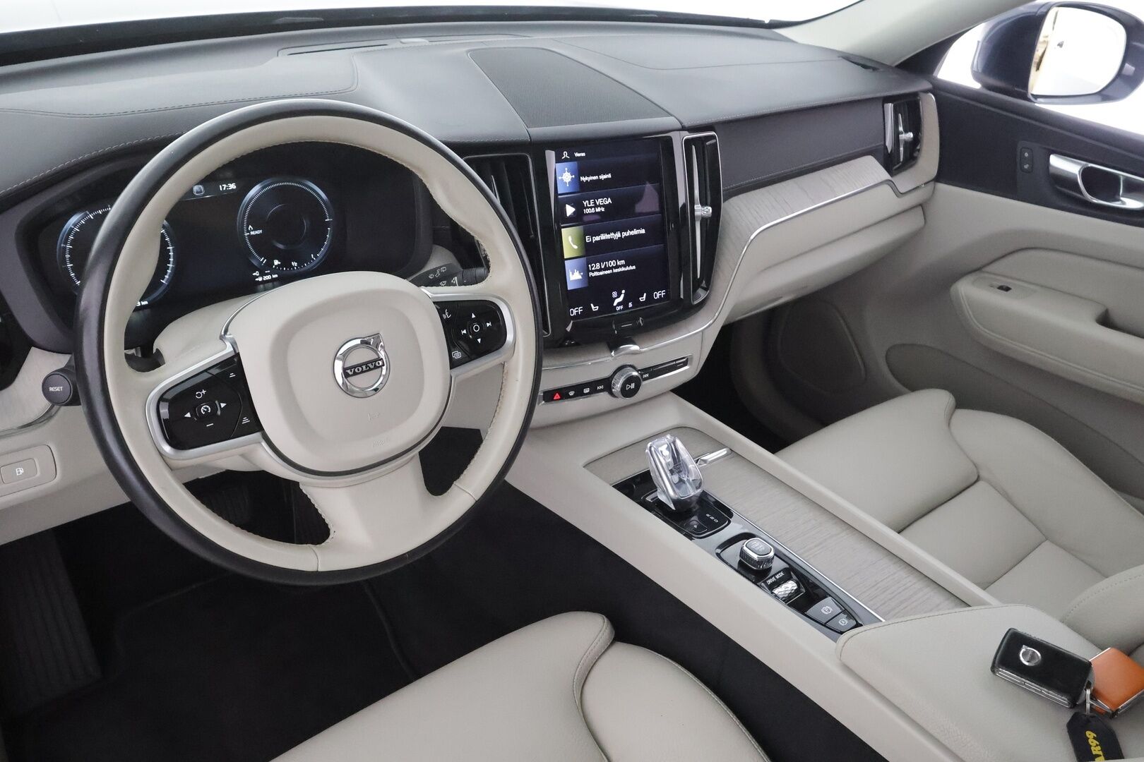 Volvo XC60 2021 T6 TwE AWD Business Inscription aut. - | Pilot assist | Webasto | Koukku | Full-LED | Muistipenkki | Panorama | P.Kamera | Sporttinahat | Keyless | Apple&Android | 1.Om Suomi-auto | Kahdet Renkaat | Merkkihuollettu |