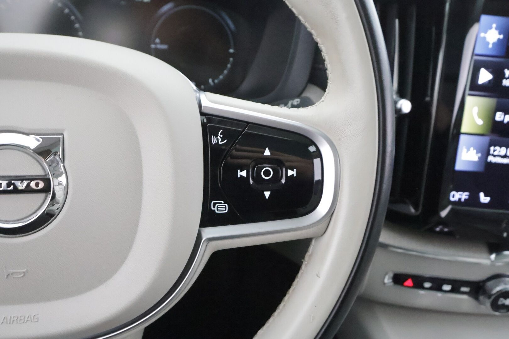 Volvo XC60 2021 T6 TwE AWD Business Inscription aut. - | Pilot assist | Webasto | Koukku | Full-LED | Muistipenkki | Panorama | P.Kamera | Sporttinahat | Keyless | Apple&Android | 1.Om Suomi-auto | Kahdet Renkaat | Merkkihuollettu |