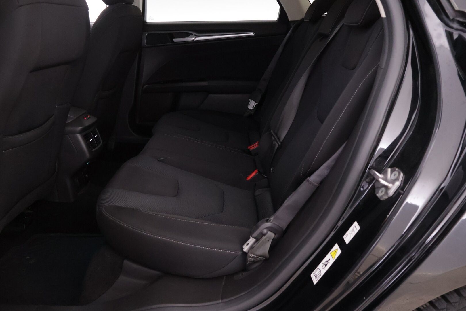 Ford Mondeo 2018 2,0 TDCi 180hv PowerShift Titanium Wagon AWD *PA-lisälämmitin / BLIS / Navi / P-kamera / Koukku / Lämmitettävä tuulilasi / Sähkökontti* - Kahdet huippukuntoiset renkaat!