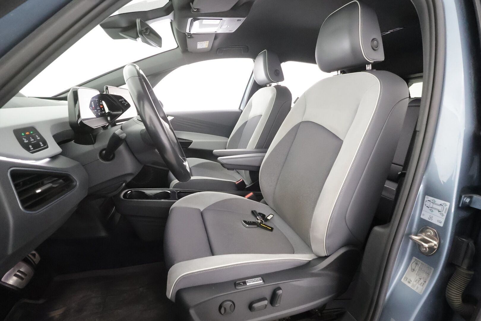 Volkswagen ID.3 2021 Pro S Tour 150 kW, akku 77 kWh, 4-paikkainen - | WLTP 543km | ACC | ILP | IQ-Light Matrix-LED | P.Kamera | Ergoactive hierovat sporttipenkit | Keyless | 1.Om Suomi-auto | Apple&Android | Kahdet Renkaat | Koti & Kauppalaturi |