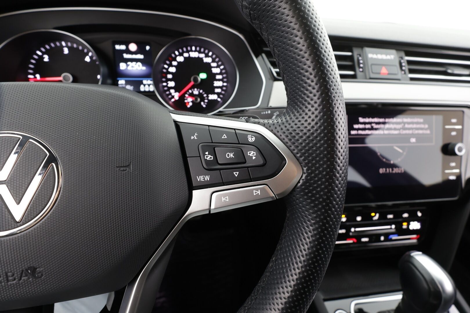 Volkswagen Passat 2021 Variant R-Line 2,0 TDI EVO SCR 110 kW DSG * Webasto / ACC / Matrix-LED / P.Kamera / Nahkaverhoilu / Navi / Kaistavahti * - Suomi-auto / Kahdet renkaat - Osta nyt, maksa vasta ensi vuonna