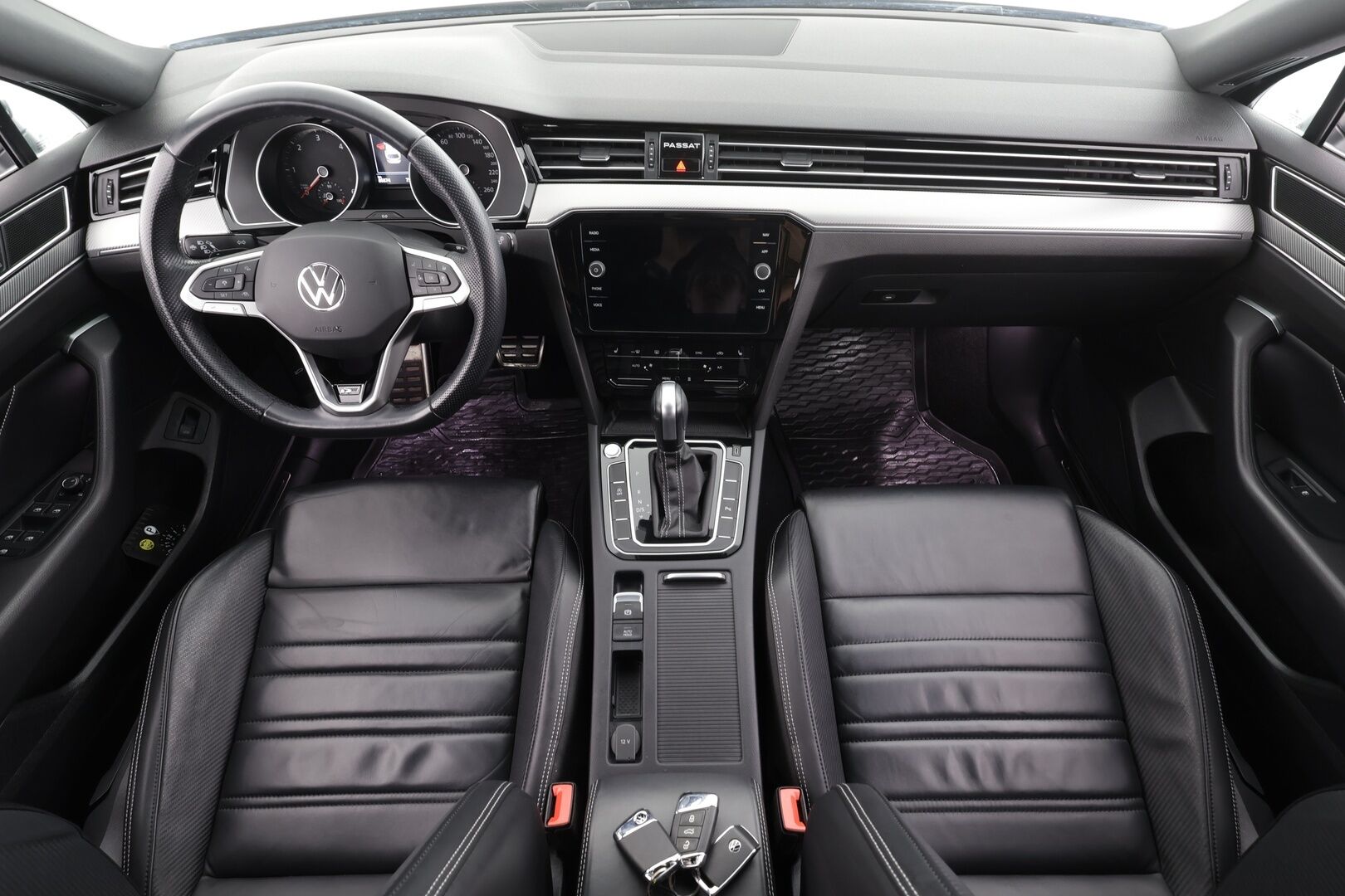 Volkswagen Passat 2021 Variant R-Line 2,0 TDI EVO SCR 110 kW DSG * Webasto / ACC / Matrix-LED / P.Kamera / Nahkaverhoilu / Navi / Kaistavahti * - Suomi-auto / Kahdet renkaat - Osta nyt, maksa vasta ensi vuonna