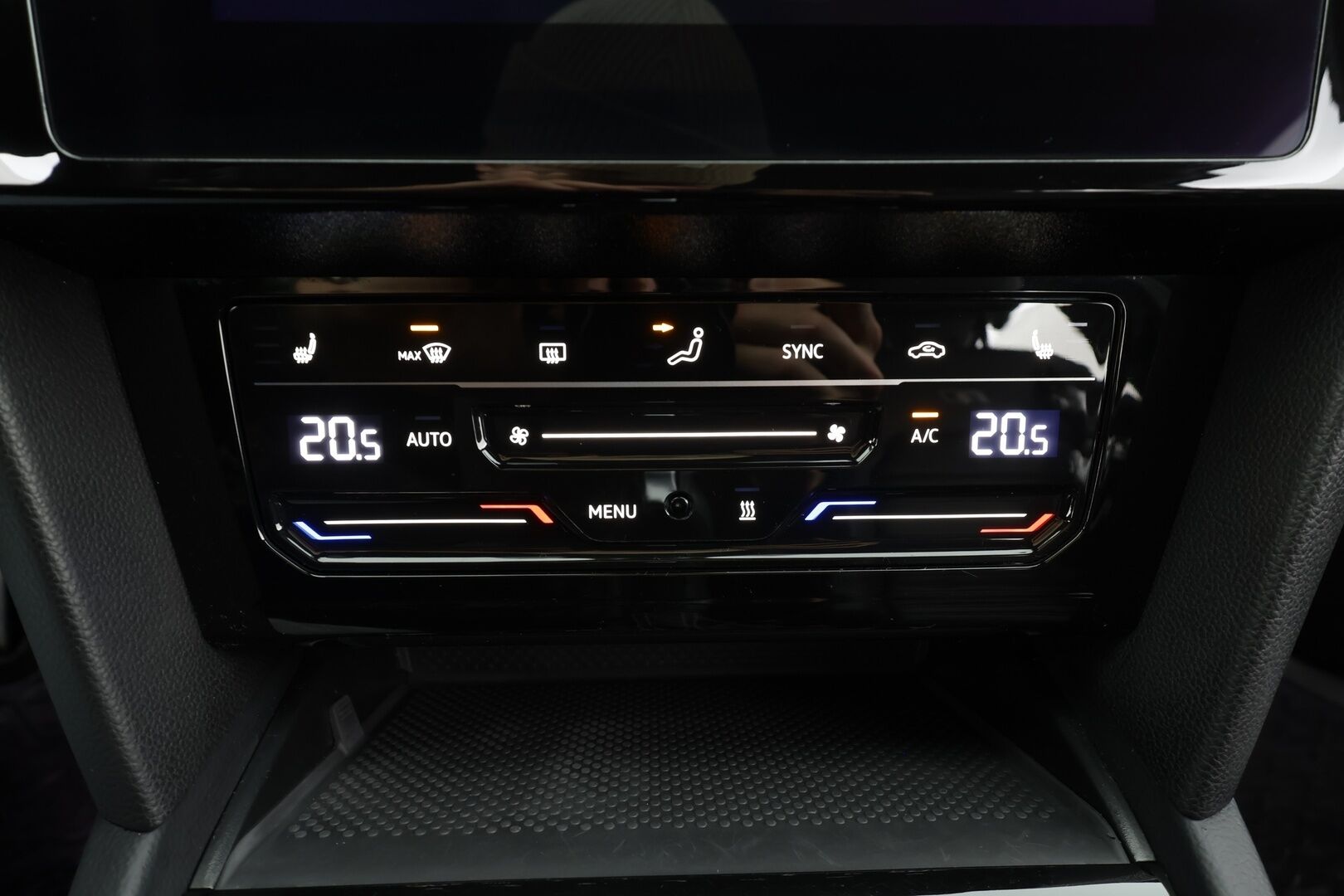 Volkswagen Passat 2021 Variant R-Line 2,0 TDI EVO SCR 110 kW DSG * Webasto / ACC / Matrix-LED / P.Kamera / Nahkaverhoilu / Navi / Kaistavahti * - Suomi-auto / Kahdet renkaat - Osta nyt, maksa vasta ensi vuonna