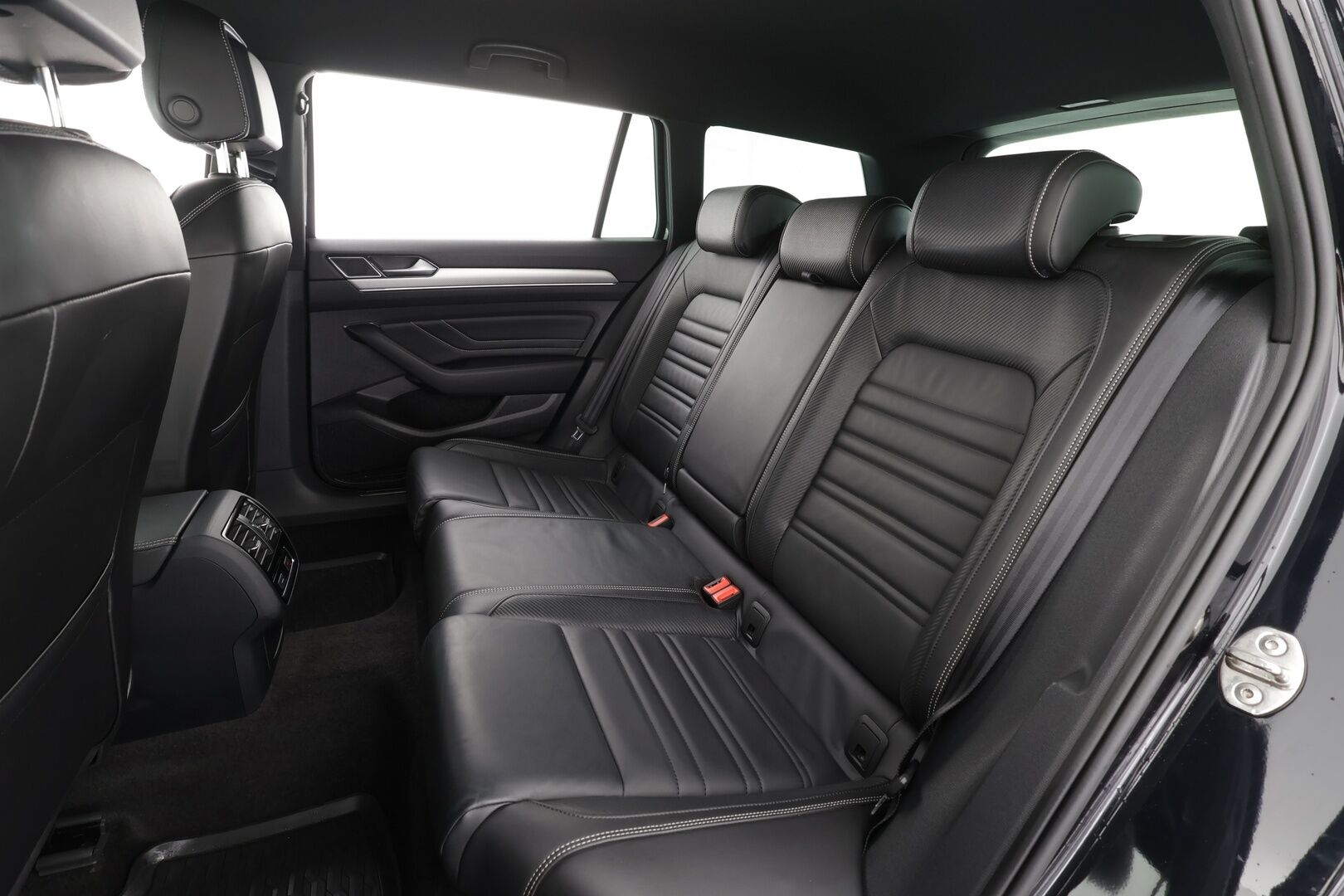 Volkswagen Passat 2021 Variant R-Line 2,0 TDI EVO SCR 110 kW DSG * Webasto / ACC / Matrix-LED / P.Kamera / Nahkaverhoilu / Navi / Kaistavahti * - Suomi-auto / Kahdet renkaat - Osta nyt, maksa vasta ensi vuonna