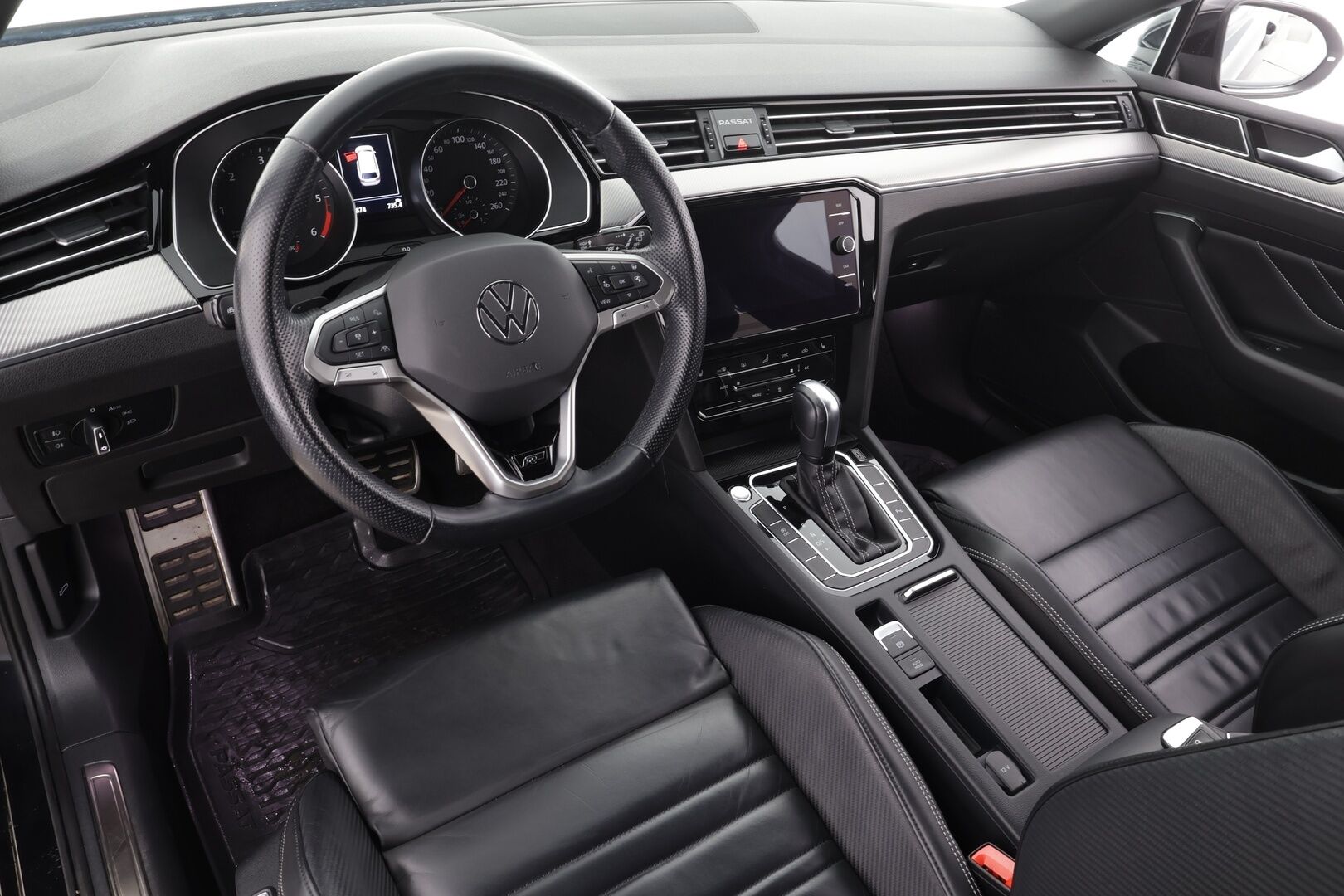 Volkswagen Passat 2021 Variant R-Line 2,0 TDI EVO SCR 110 kW DSG * Webasto / ACC / Matrix-LED / P.Kamera / Nahkaverhoilu / Navi / Kaistavahti * - Suomi-auto / Kahdet renkaat - Osta nyt, maksa vasta ensi vuonna