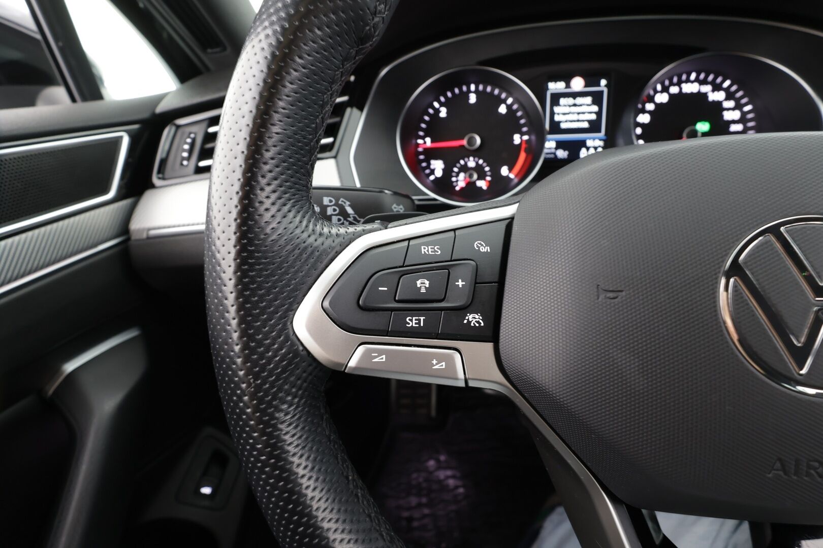 Volkswagen Passat 2021 Variant R-Line 2,0 TDI EVO SCR 110 kW DSG * Webasto / ACC / Matrix-LED / P.Kamera / Nahkaverhoilu / Navi / Kaistavahti * - Suomi-auto / Kahdet renkaat - Osta nyt, maksa vasta ensi vuonna