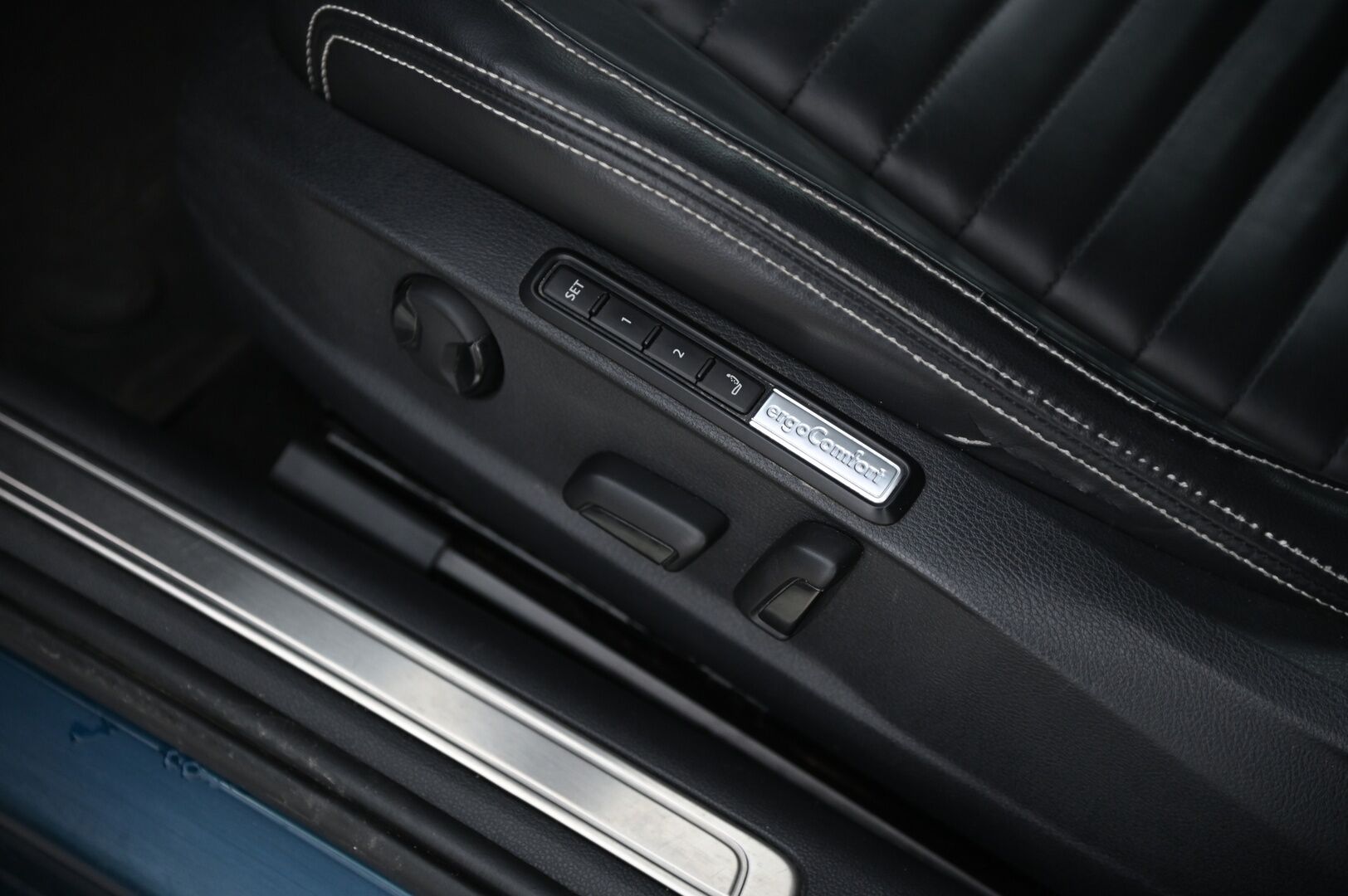 Volkswagen Passat 2021 Variant GTE Plug-In Hybrid 160 kW DSG * Digimittaristo / ACC / ergoComfort muistipaikalla / Webasto / P.kamera / Sähkökontti * - Merkkihuolettu Passat hierovalla kuskin penkillä!