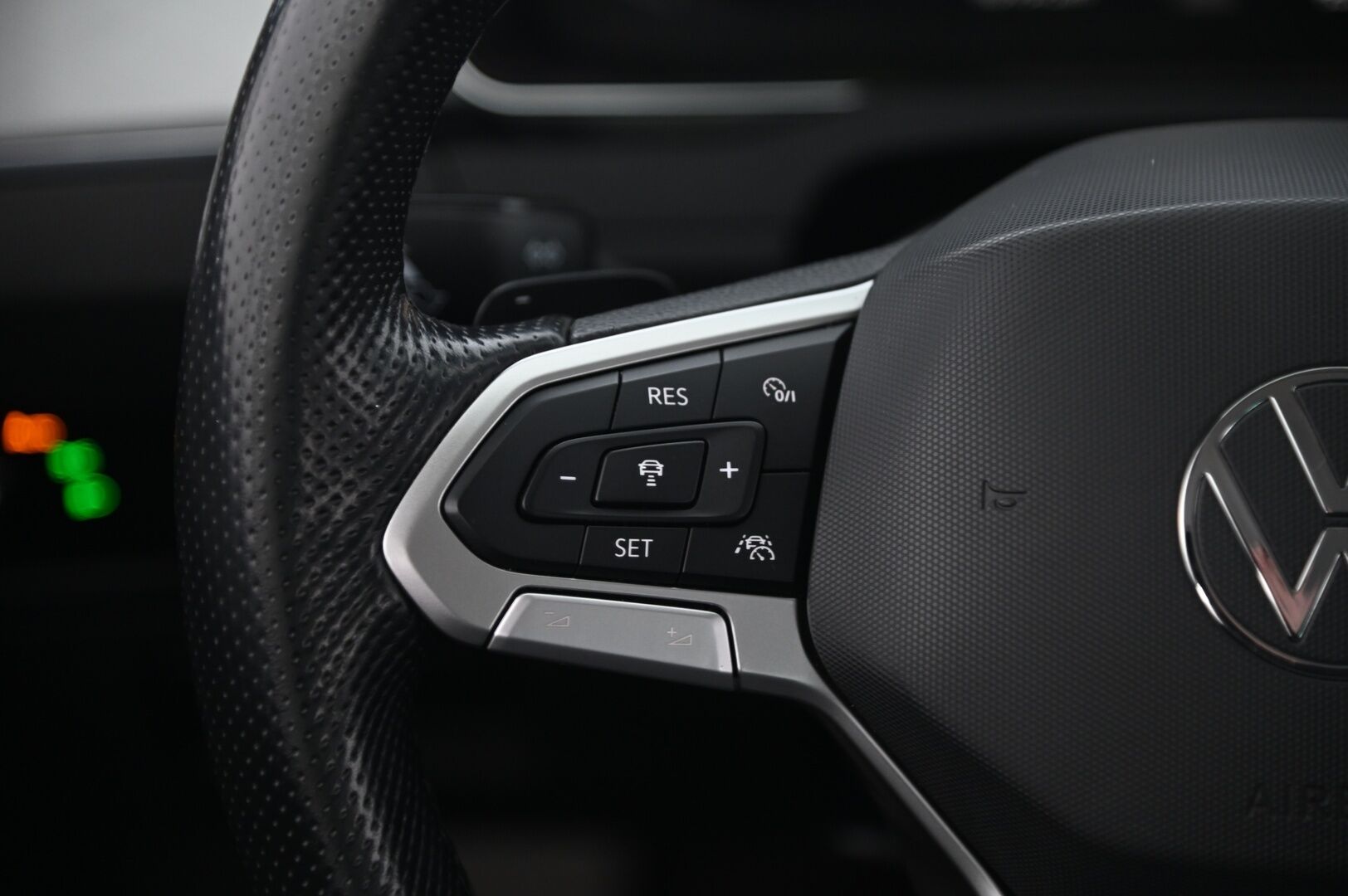 Volkswagen Passat 2021 Variant GTE Plug-In Hybrid 160 kW DSG * Digimittaristo / ACC / ergoComfort muistipaikalla / Webasto / P.kamera / Sähkökontti * - Merkkihuolettu Passat hierovalla kuskin penkillä!