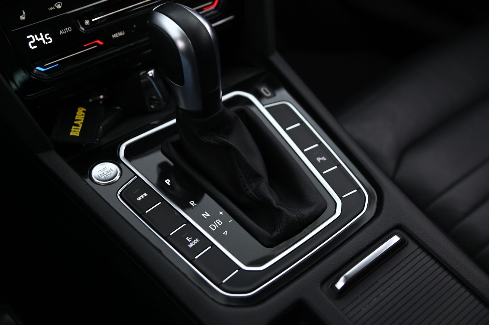 Volkswagen Passat 2021 Variant GTE Plug-In Hybrid 160 kW DSG * Digimittaristo / ACC / ergoComfort muistipaikalla / Webasto / P.kamera / Sähkökontti * - Merkkihuolettu Passat hierovalla kuskin penkillä!