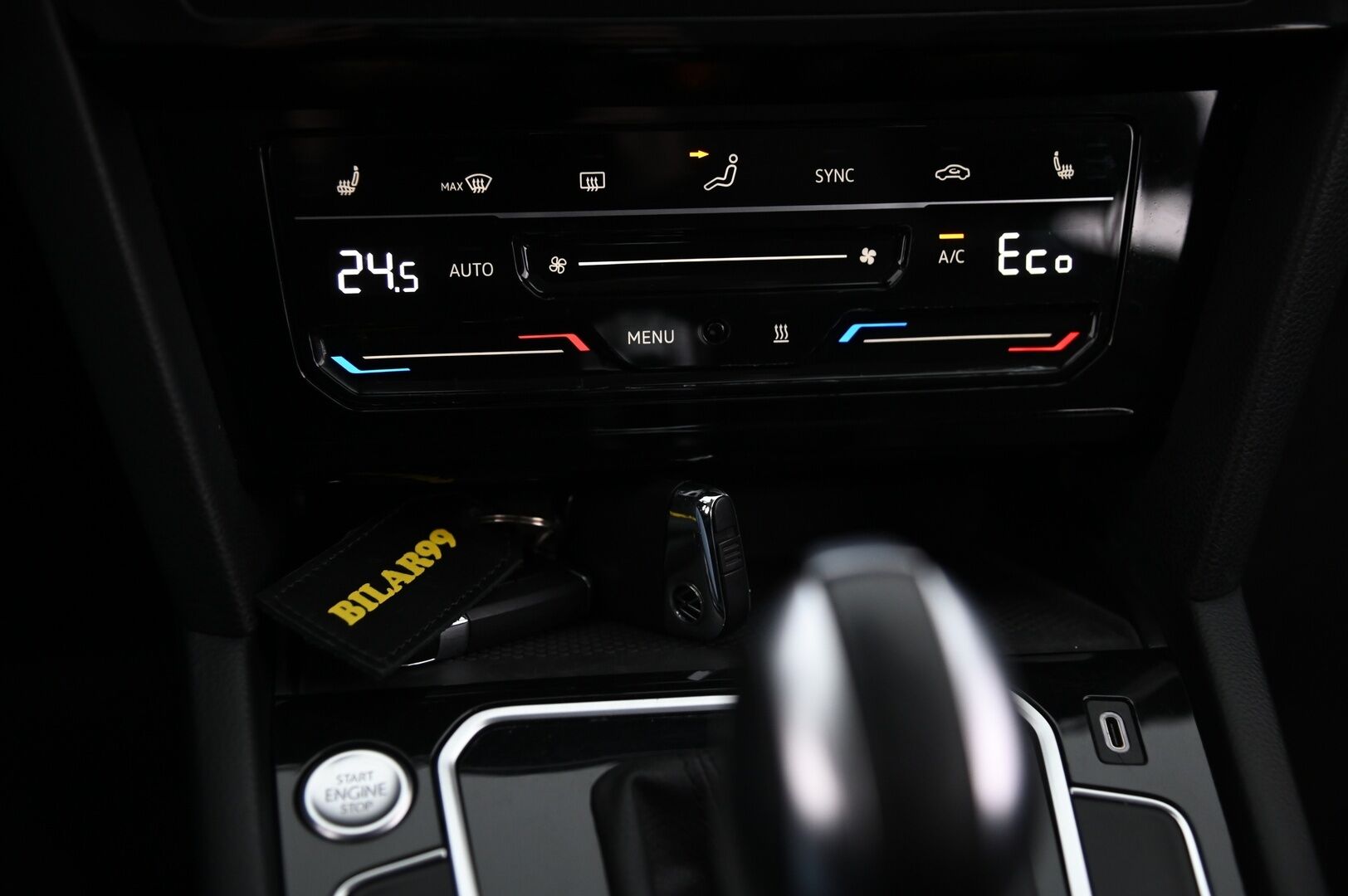 Volkswagen Passat 2021 Variant GTE Plug-In Hybrid 160 kW DSG * Digimittaristo / ACC / ergoComfort muistipaikalla / Webasto / P.kamera / Sähkökontti * - Merkkihuolettu Passat hierovalla kuskin penkillä!