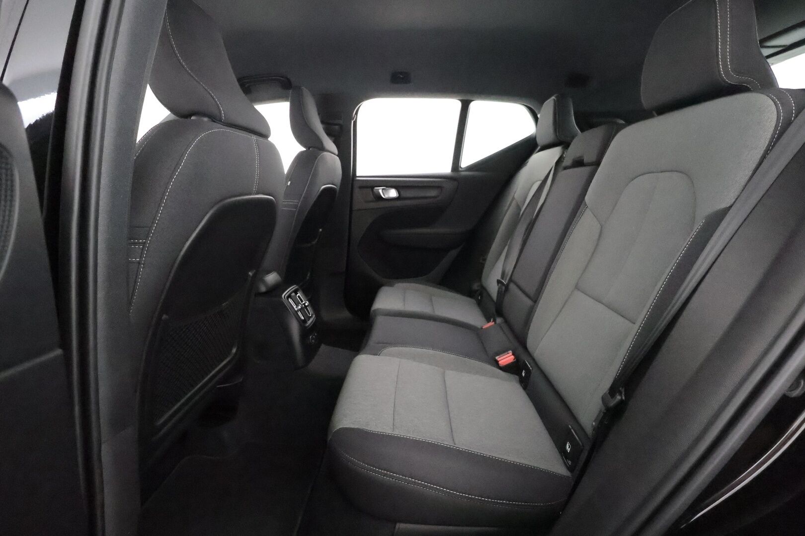 Volvo XC40 2021 T4 TwE Business Inscription Expression aut - 3,99 % KORKOTARJOUS TÄHÄN AUTOON - 1Om Suomiauto / Webasto / Adapt.Vakkari / Peruutuskamera / Merkkihuollot / Adapt.LED / Sähköluukku!