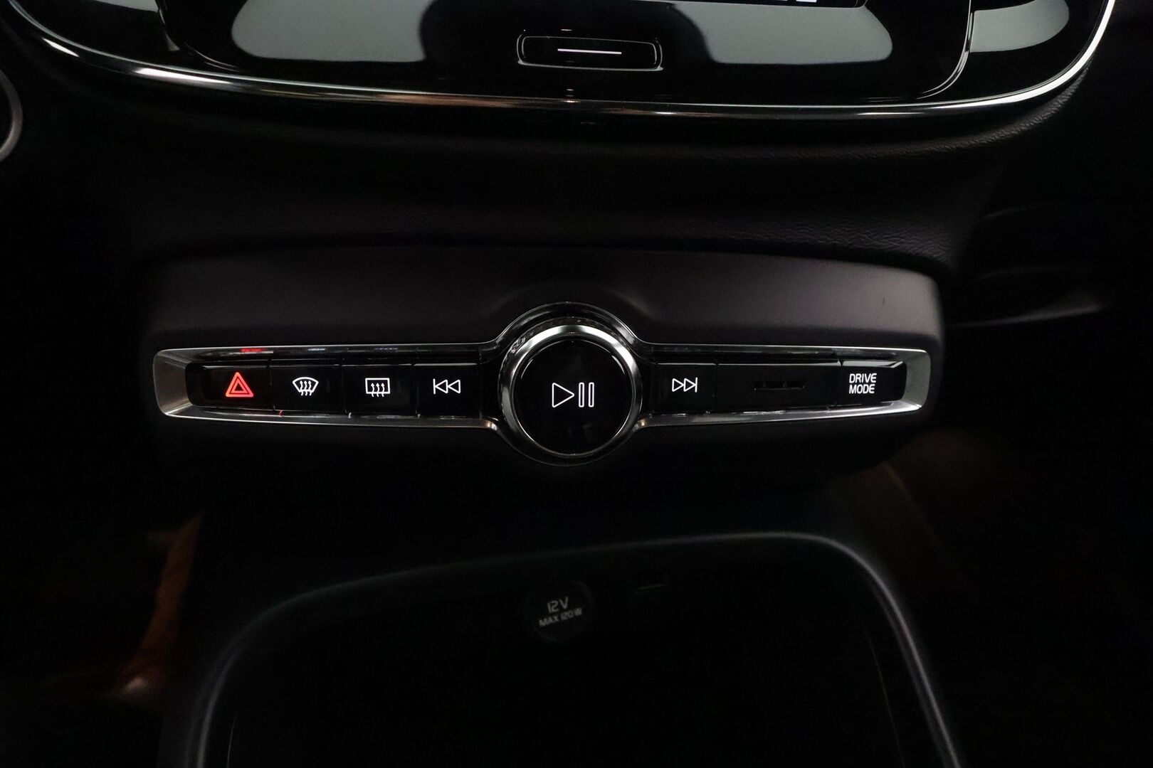 Volvo XC40 2021 T4 TwE Business Inscription Expression aut - 3,99 % KORKOTARJOUS TÄHÄN AUTOON - 1Om Suomiauto / Webasto / Adapt.Vakkari / Peruutuskamera / Merkkihuollot / Adapt.LED / Sähköluukku!