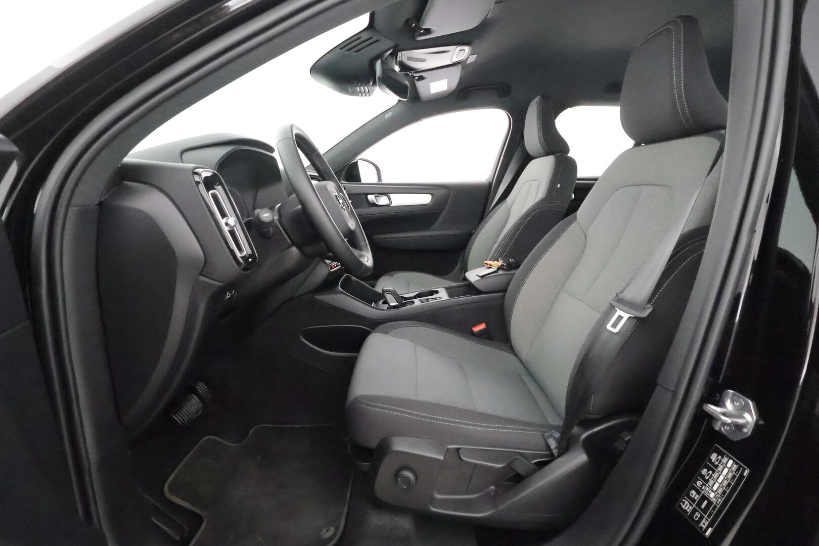 Volvo XC40 2021 T4 TwE Business Inscription Expression aut - 3,99 % KORKOTARJOUS TÄHÄN AUTOON - 1Om Suomiauto / Webasto / Adapt.Vakkari / Peruutuskamera / Merkkihuollot / Adapt.LED / Sähköluukku!